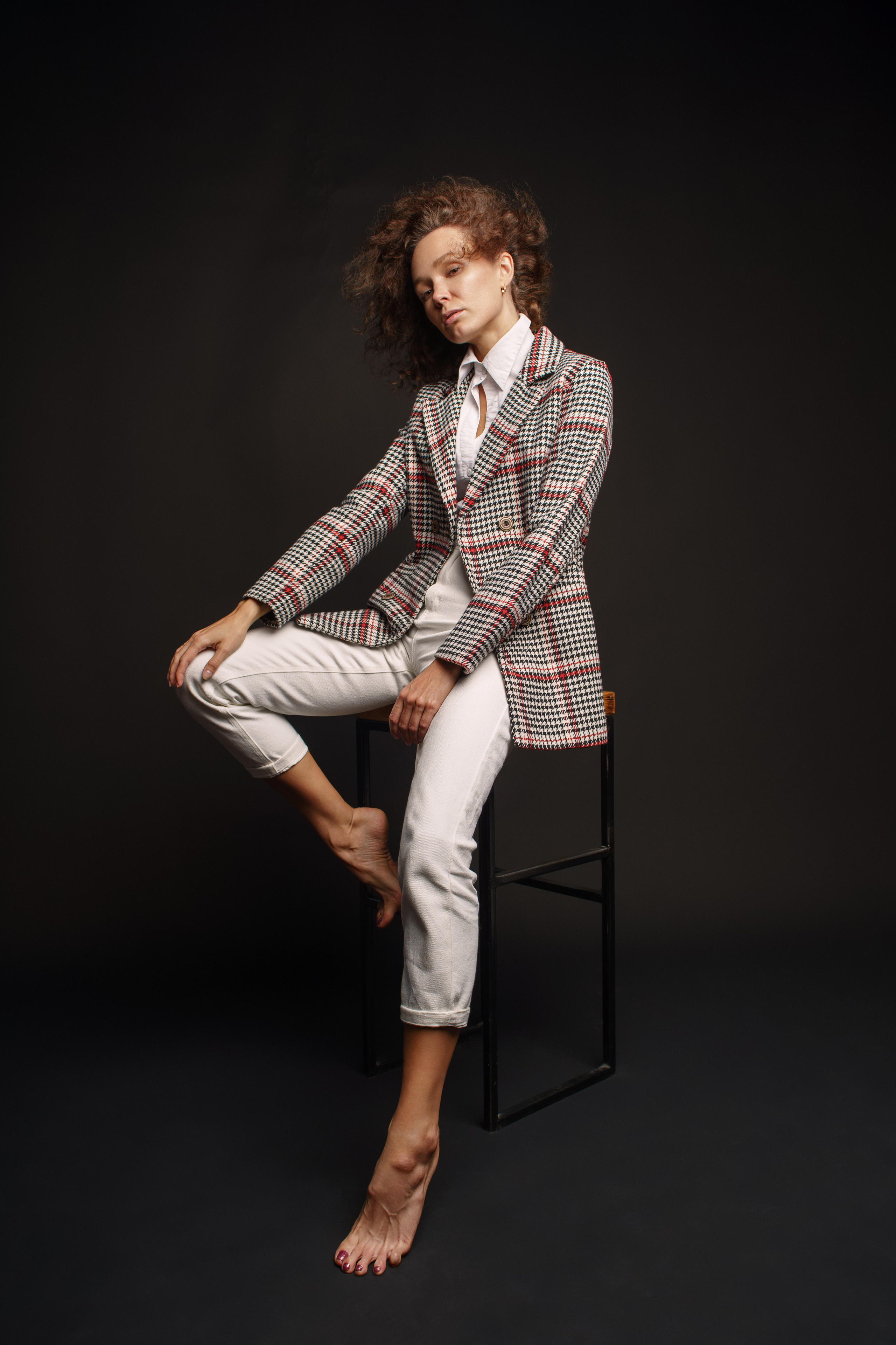 Фотодень в студии на черном фоне в Архангельске