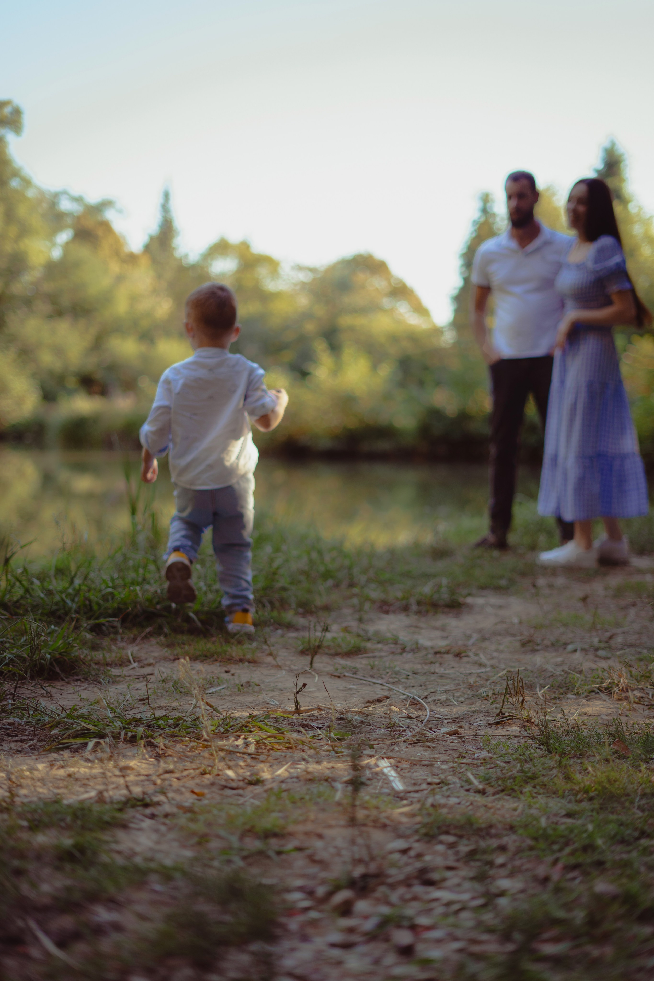 Семейная фотосессия в лесу у озера. Профессиональный Фотограф в Сочи Марина Ситкина
