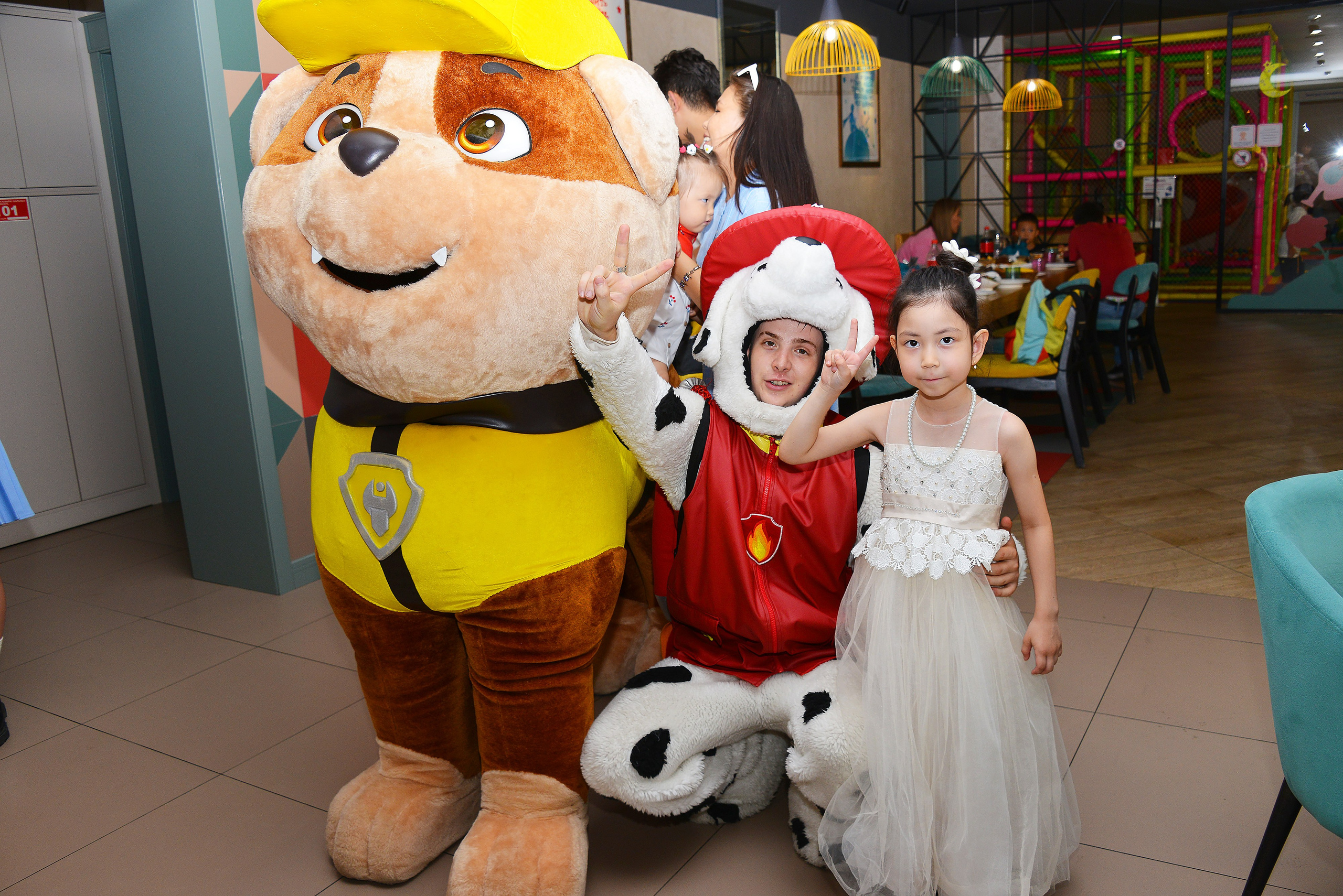 Дети-5 (Адель-1годик). Фотосъёмка. Фотограф Сергей Авдеев-семейный и детский фотограф в Алматы