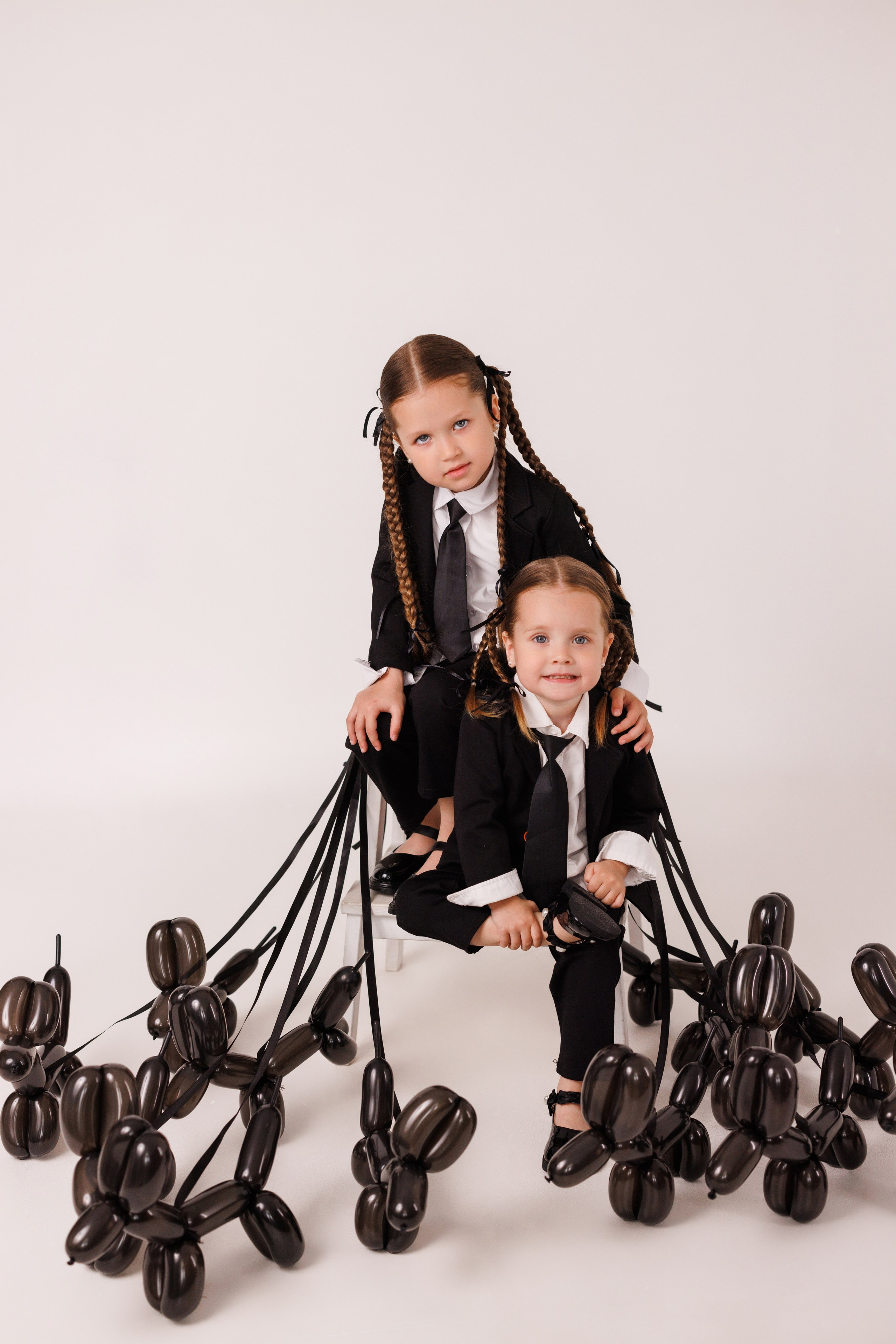 Стильная детская фотосессия с собачками из шариков, для девочек и мальчиков. Семейный и детский фотограф в Краснодаре Анна Трашкова