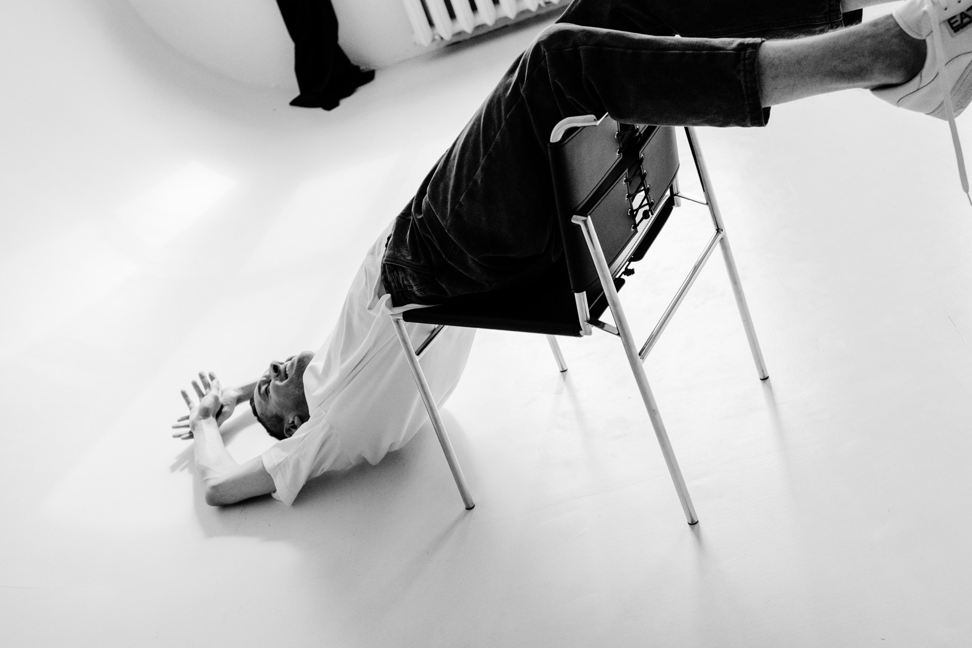 Мужской фотограф в Тюмени | Фотосессия в студии 2.16 на циклораме. Портретный фотограф Тюмень Дарья Мустафина