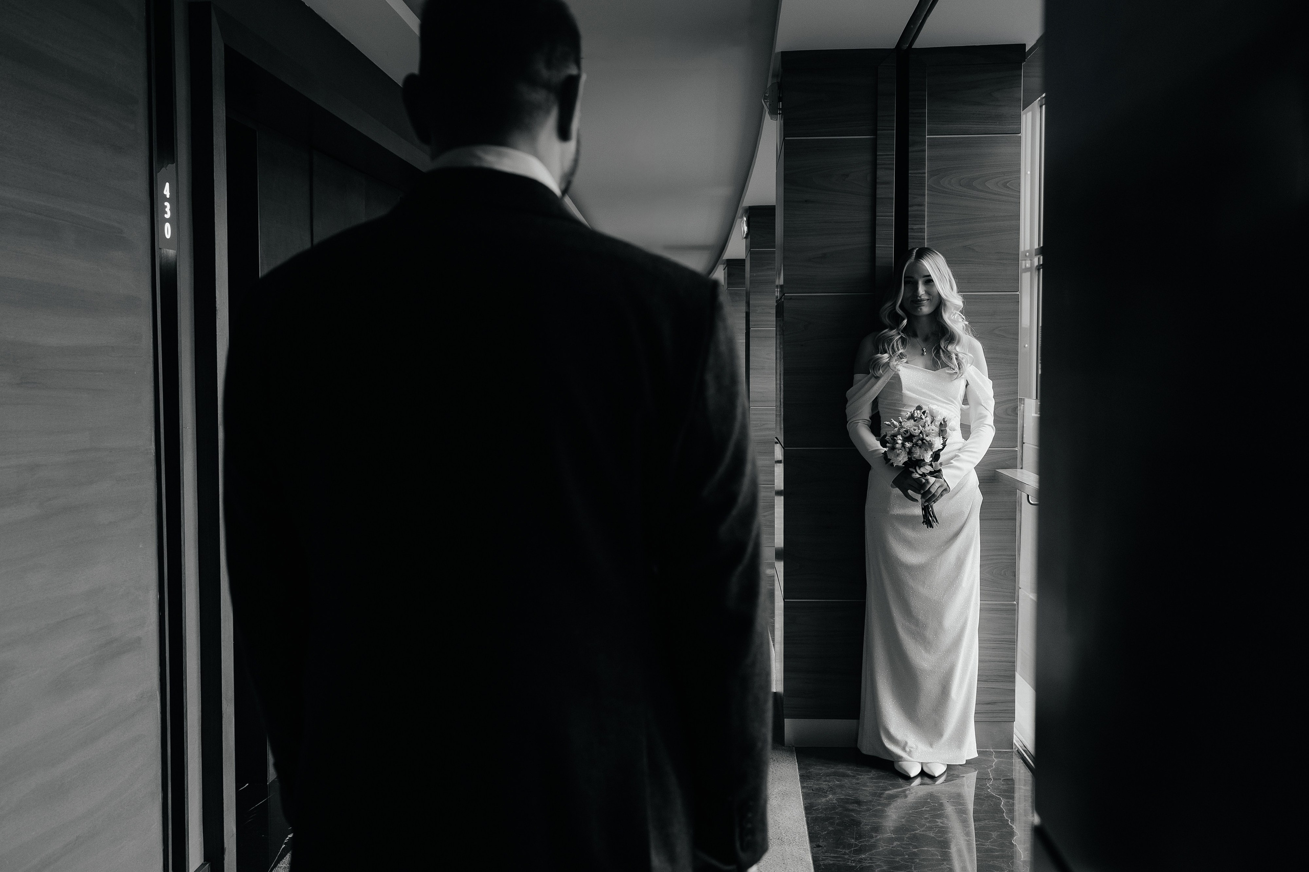 Свадебная фотосессия в отеле Марриот в Минске (Minsk Marriott Hotel). Свадебный фотограф в Минске/Беларуси Сергей Спиридонов