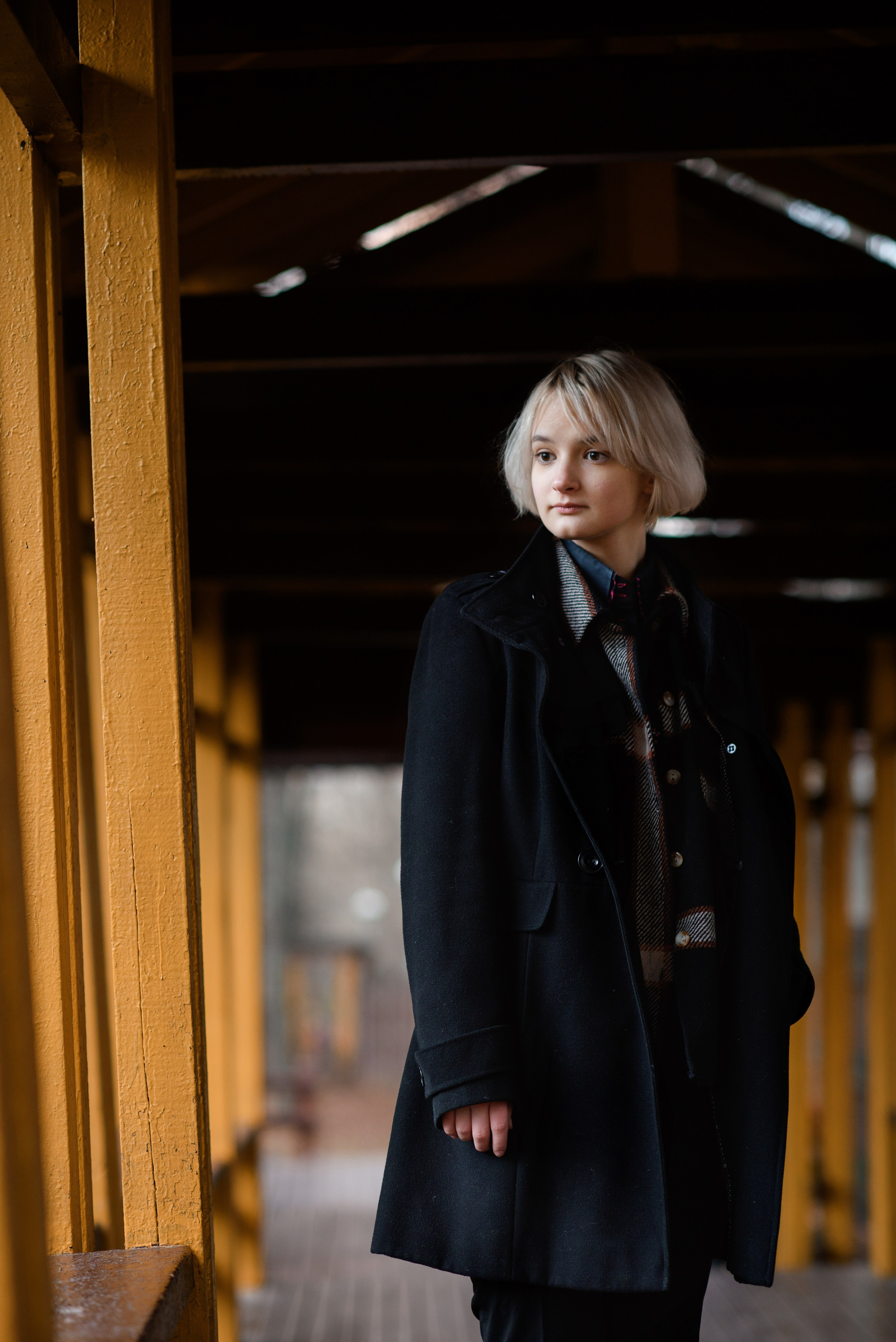 Фотосессия девочки подростка в осеннем саду. Главная