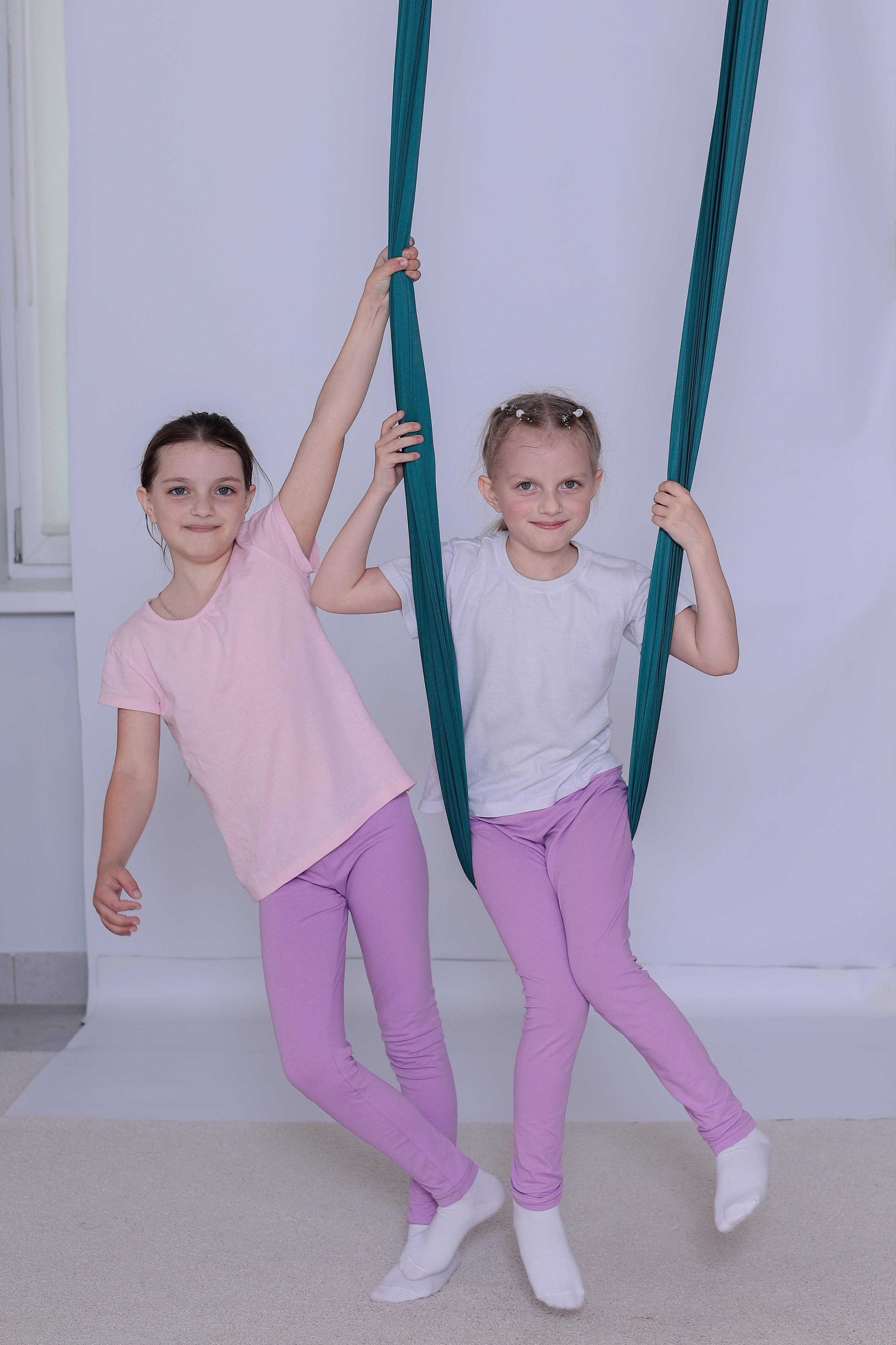 Детская аэройога. Фотограф Надршина Лилия