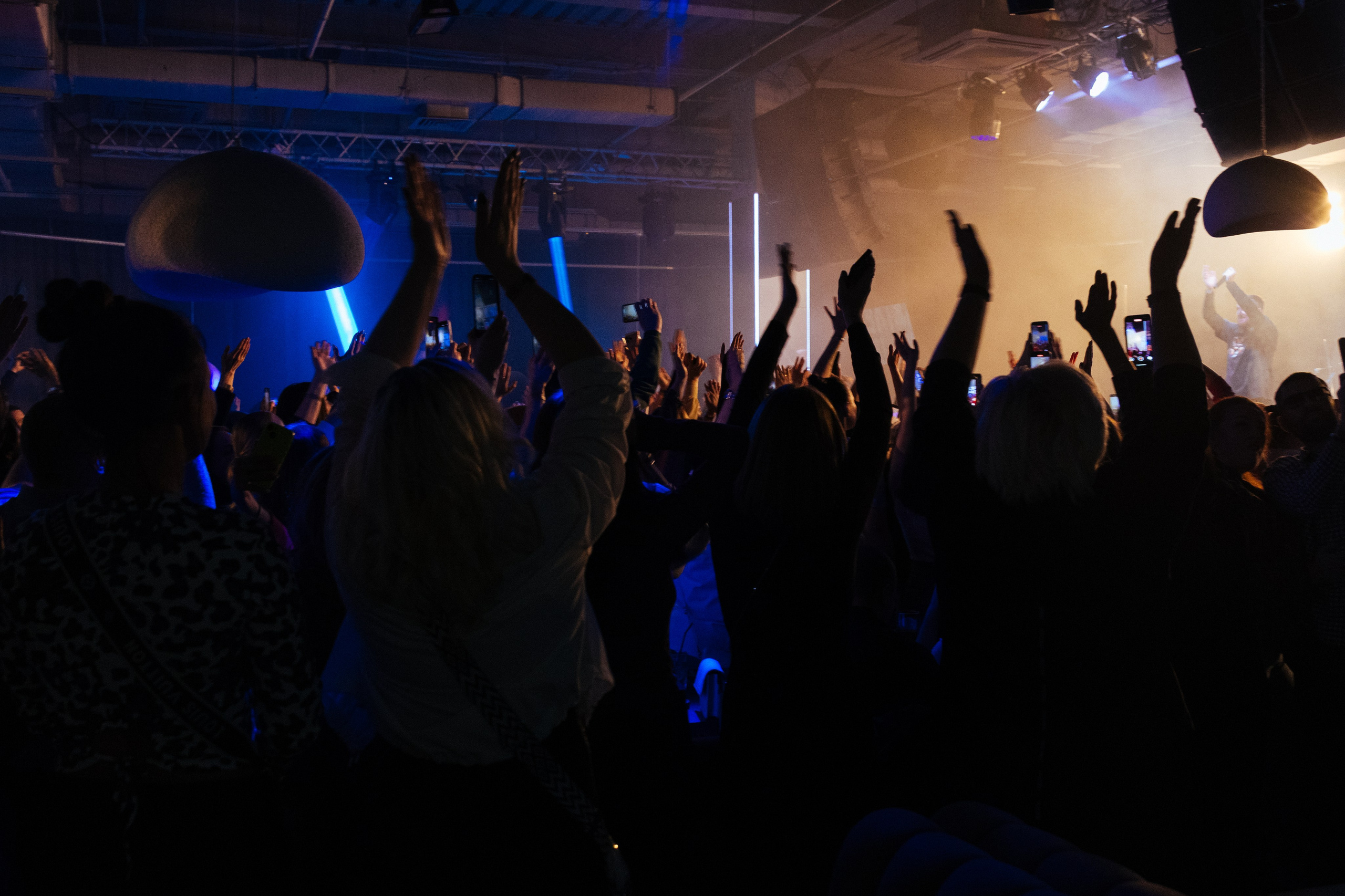 Султан Лагучев в Красноярске 05.03.2026. Фотограф Красноярск съемки лавстори, фотосессия в студии, портретная съемка, творческие фотосессии