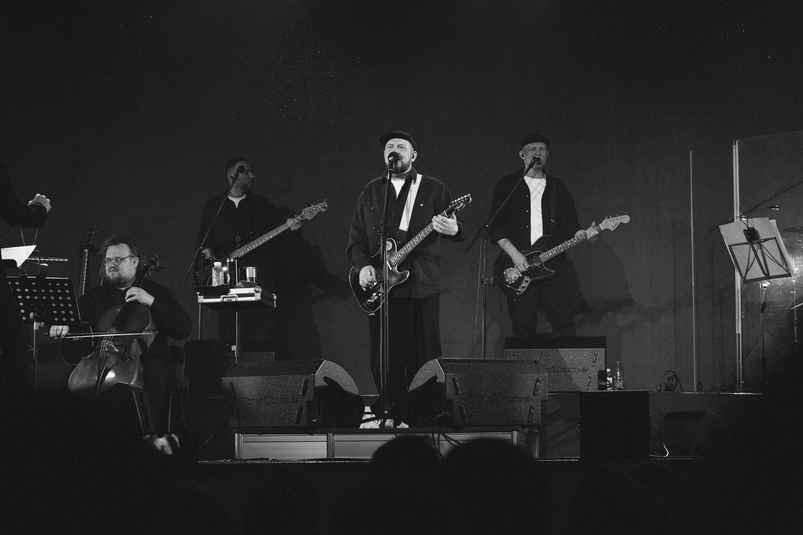 Сергей Бобунец в Красноярске 18.03.26. Фотограф Красноярск съемки лавстори, фотосессия в студии, портретная съемка, творческие фотосессии