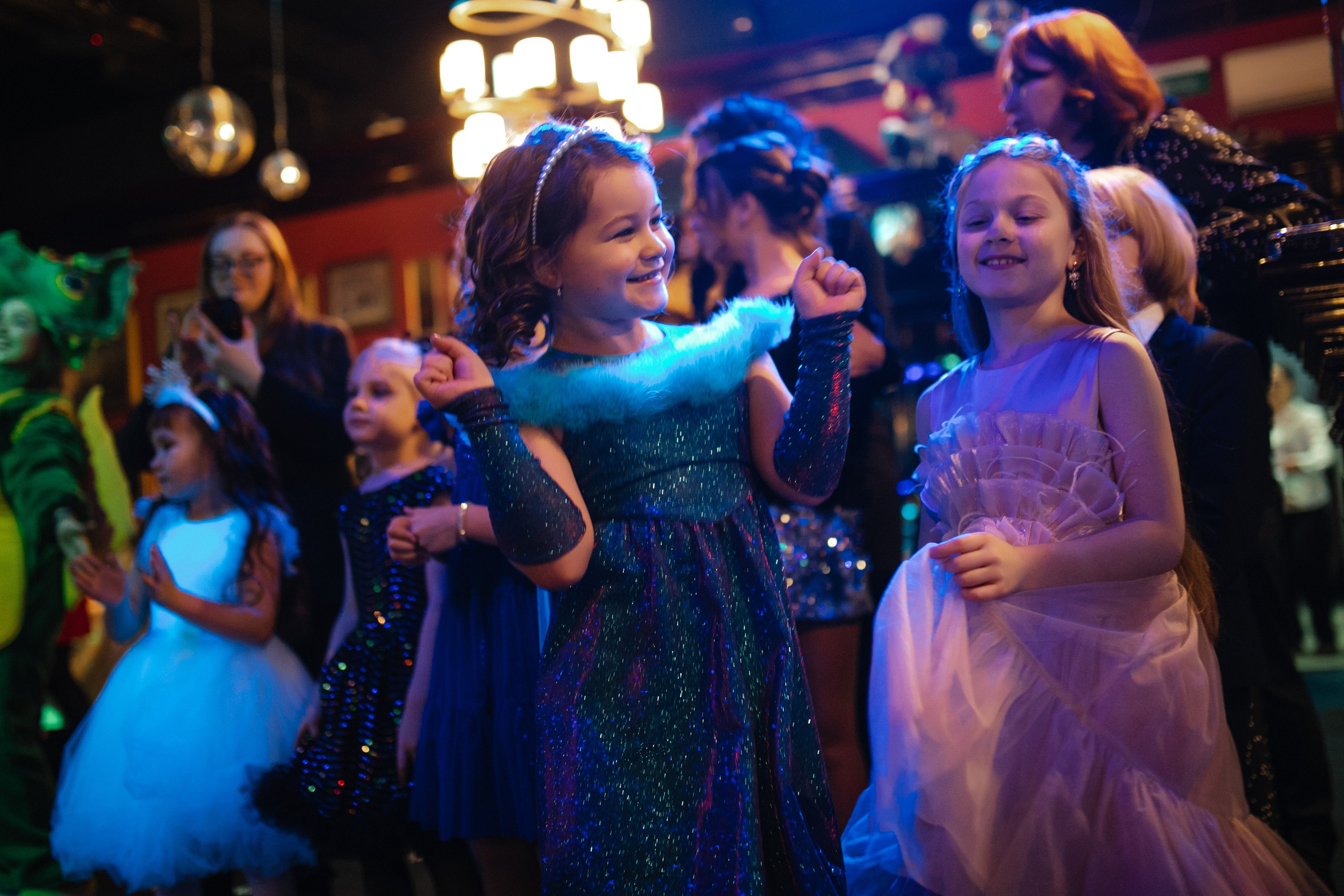 Автограф дети 2024. Новогодний праздник. Роман Урумбаев фотограф Нижневартовск