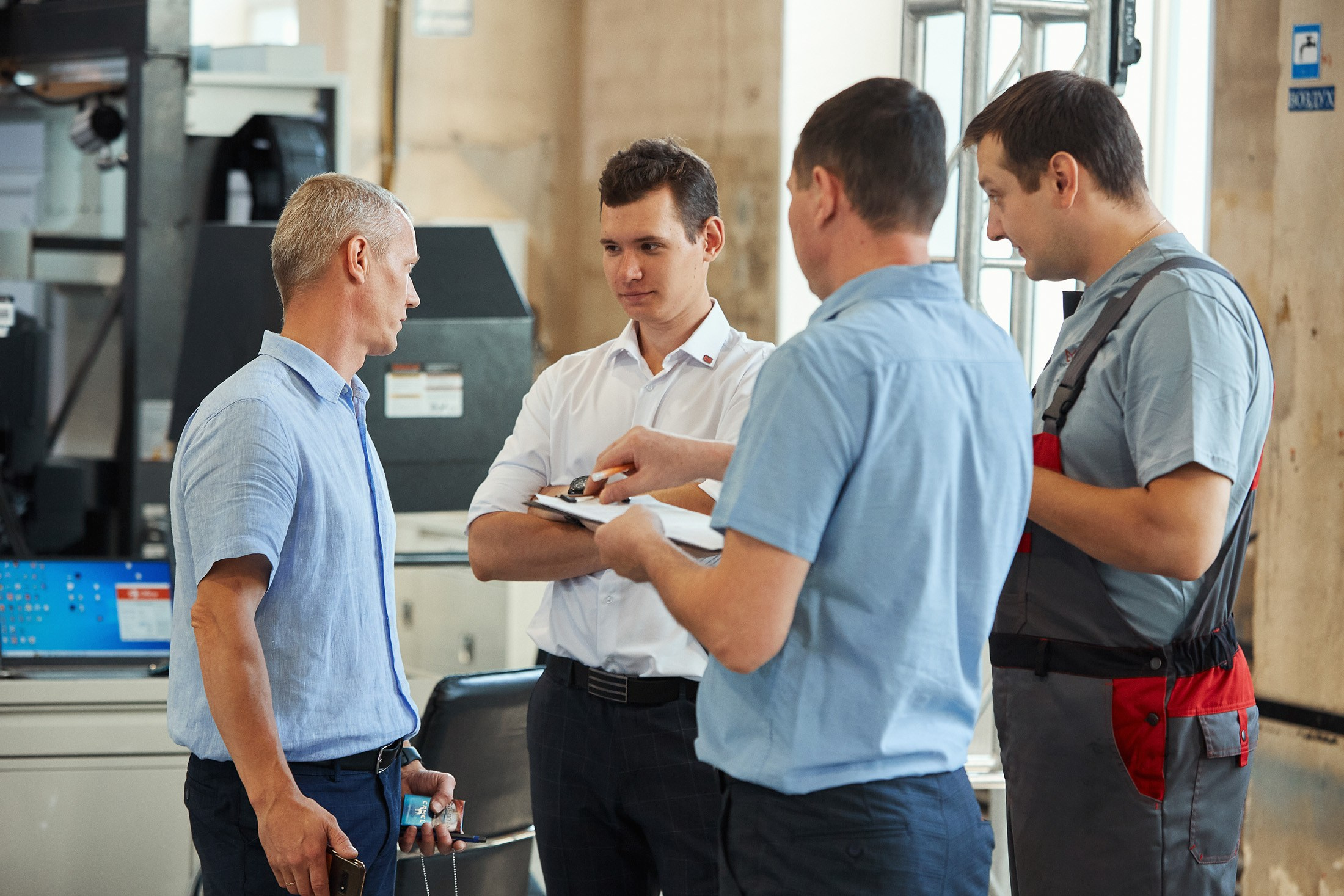 EMG / Международный форум / Презентация нового высокоточного станка. Антон Артюшин, портретный фотограф. Москва