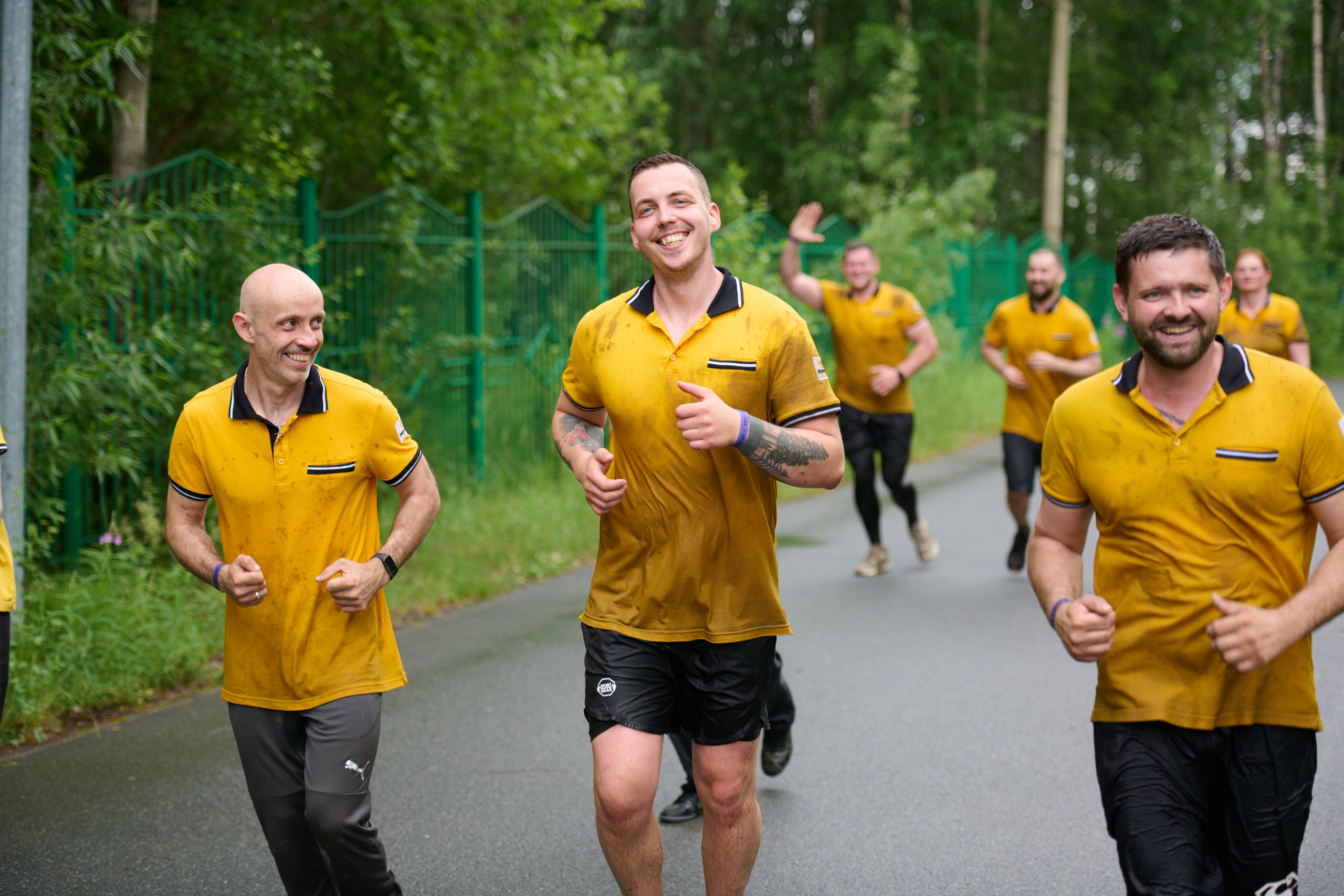 Фоторепортаж с забега Стальной характер в Сургуте, 5 июля 2025. Репортажный и семейный фотограф — Шелихов Сергей