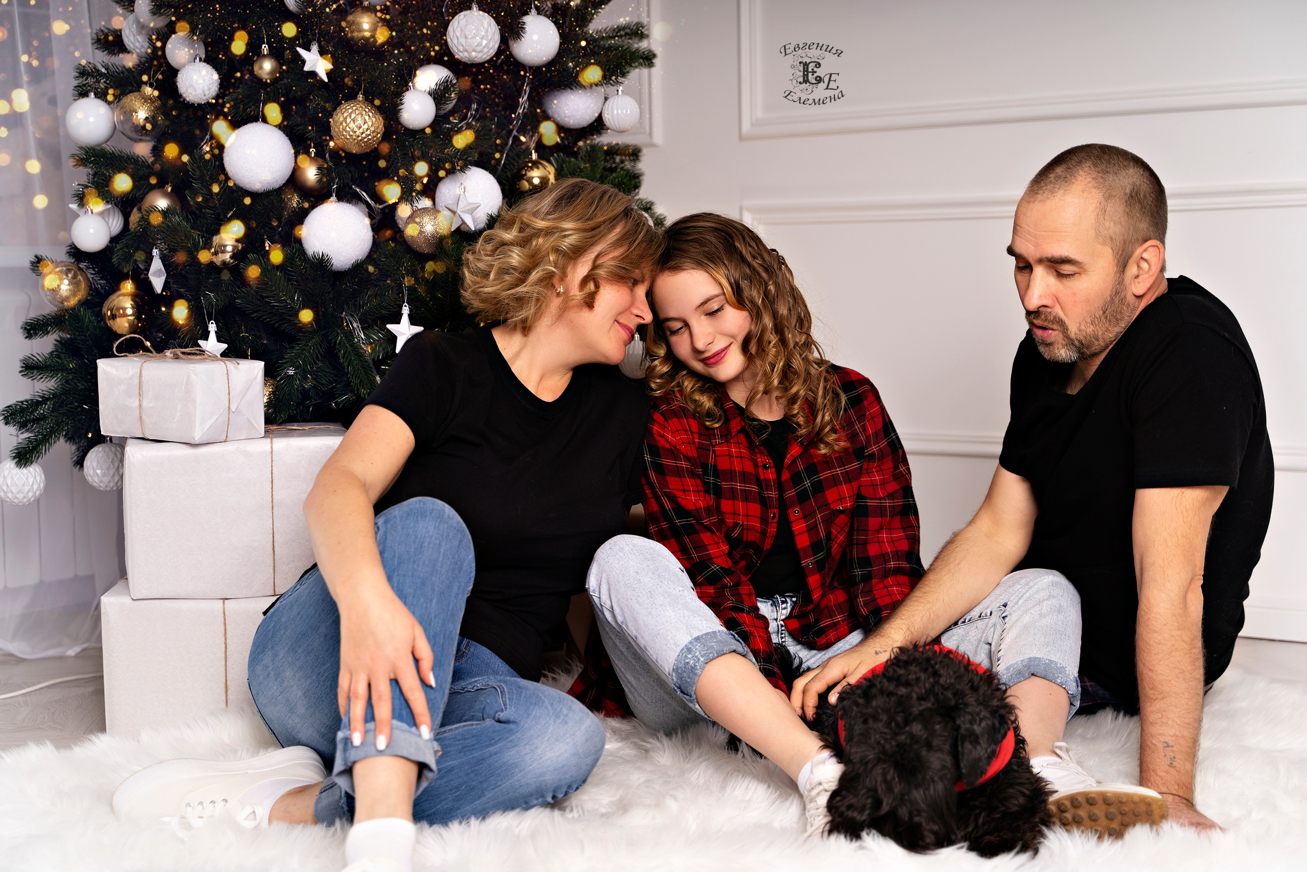 В студийном интерьере. Семейный и портретный фотограф в Санкт-Петербурге Евгения Елемена