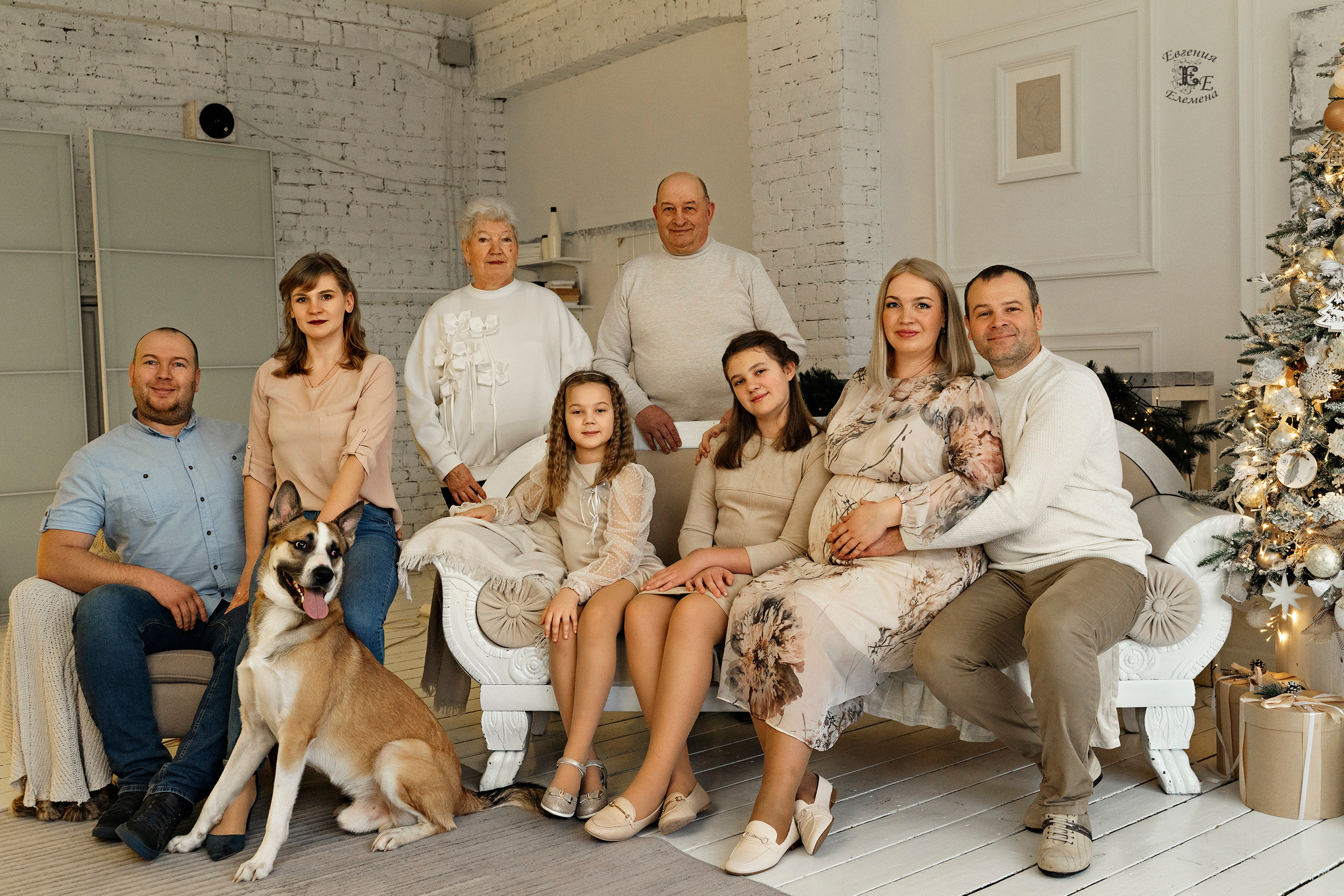 В студийном интерьере. Семейный и портретный фотограф в Санкт-Петербурге Евгения Елемена