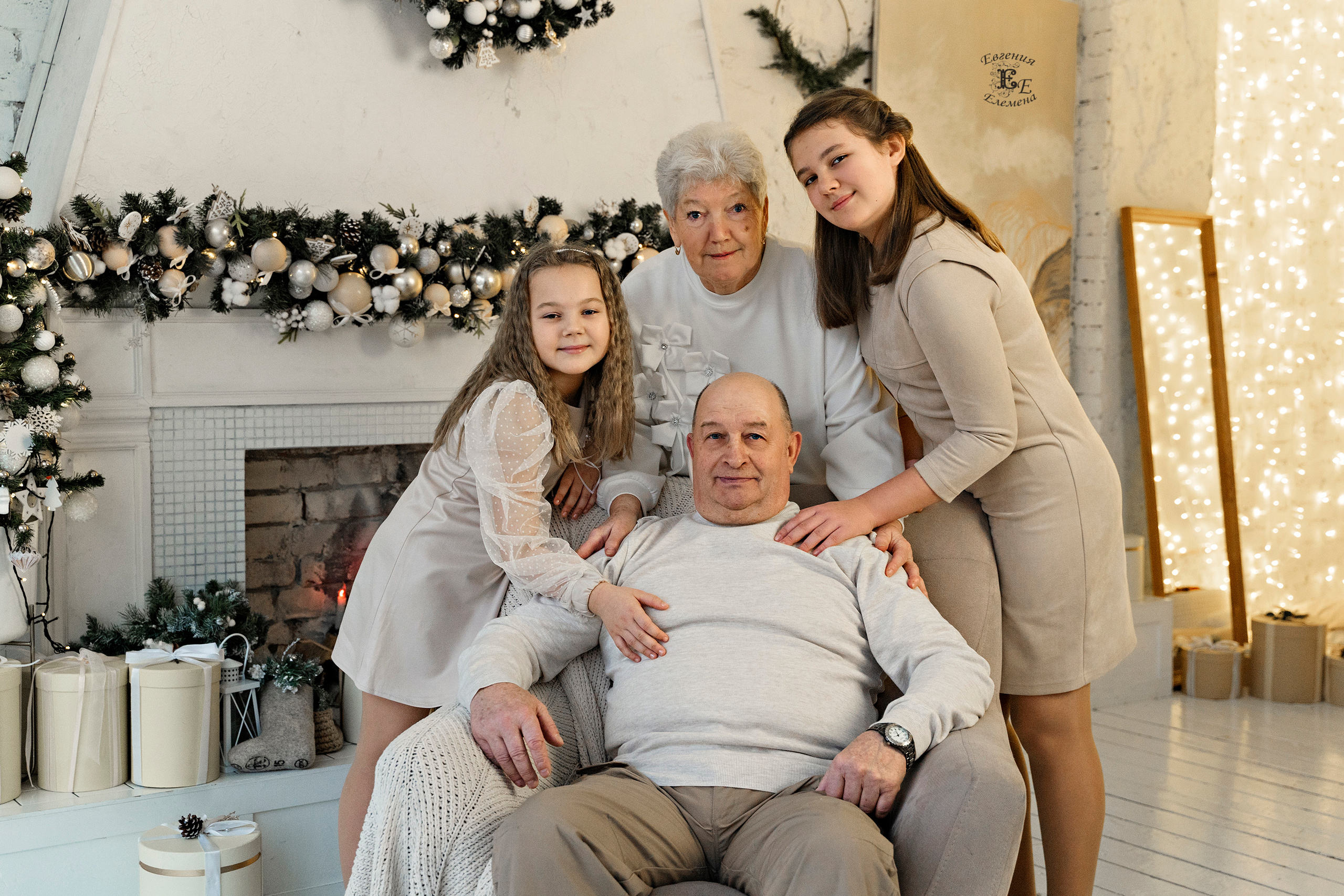 В студийном интерьере. Семейный и портретный фотограф в Санкт-Петербурге Евгения Елемена