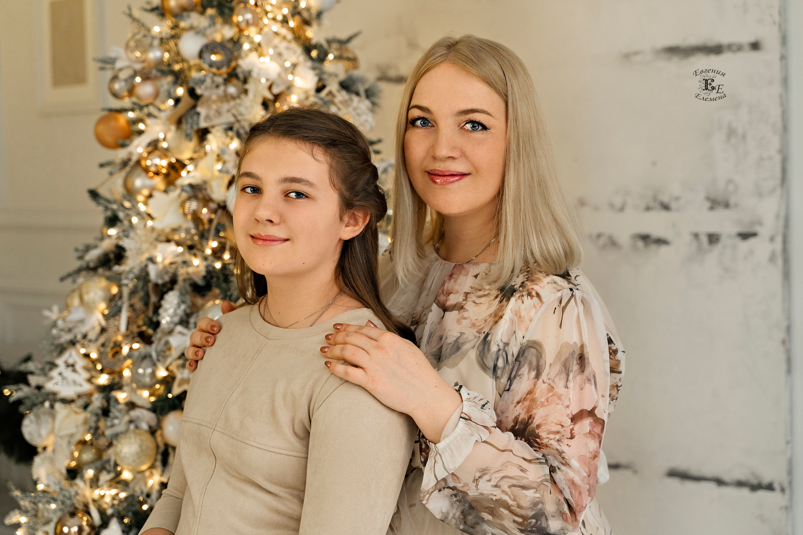 В студийном интерьере. Семейный и портретный фотограф в Санкт-Петербурге Евгения Елемена