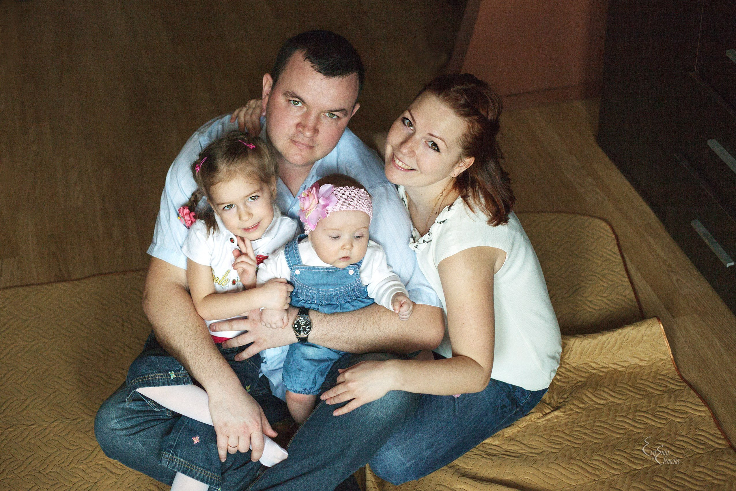 В домашнем интерьере. Семейный и портретный фотограф в Санкт-Петербурге Евгения Елемена