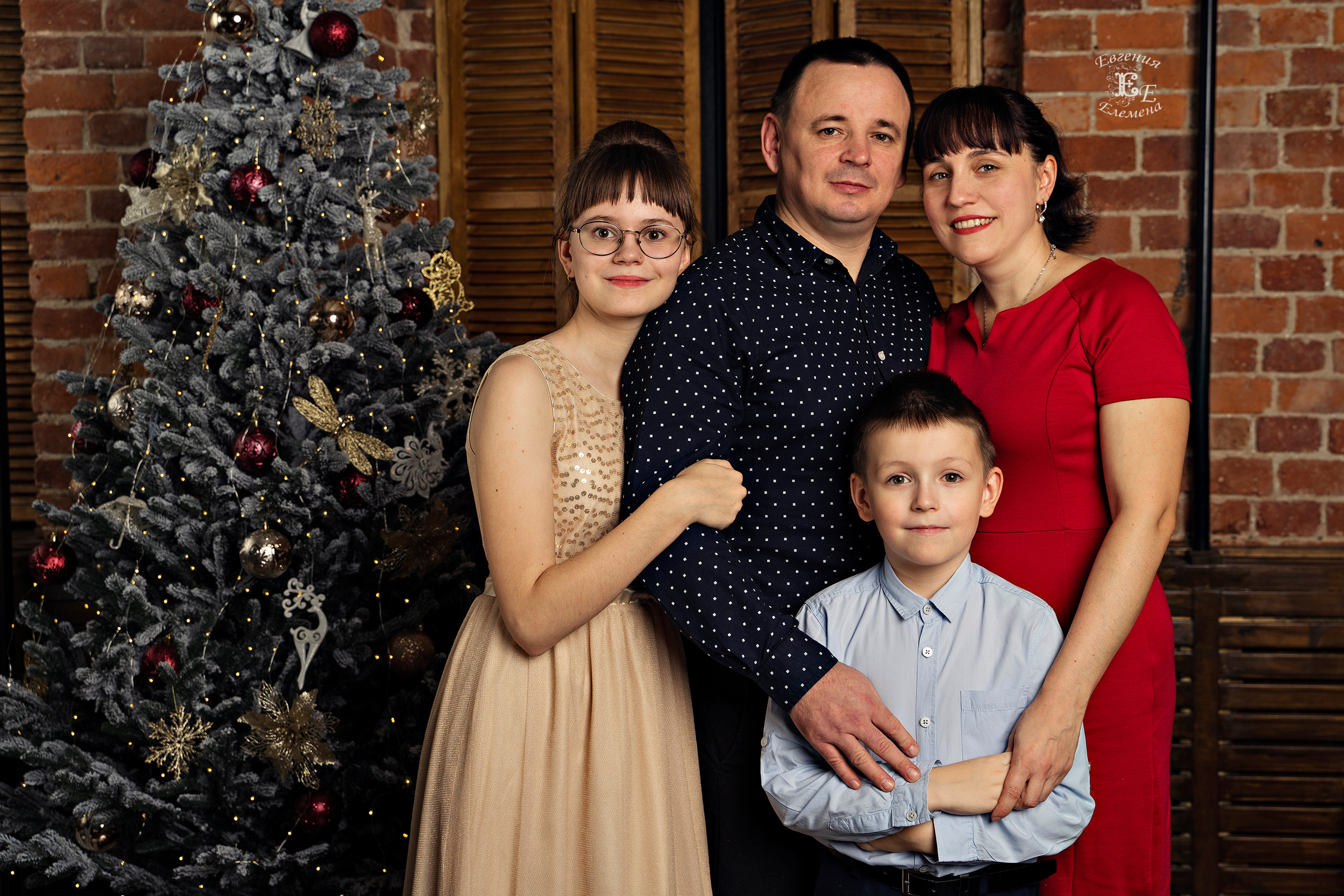 В студийном интерьере. Семейный и портретный фотограф в Санкт-Петербурге Евгения Елемена