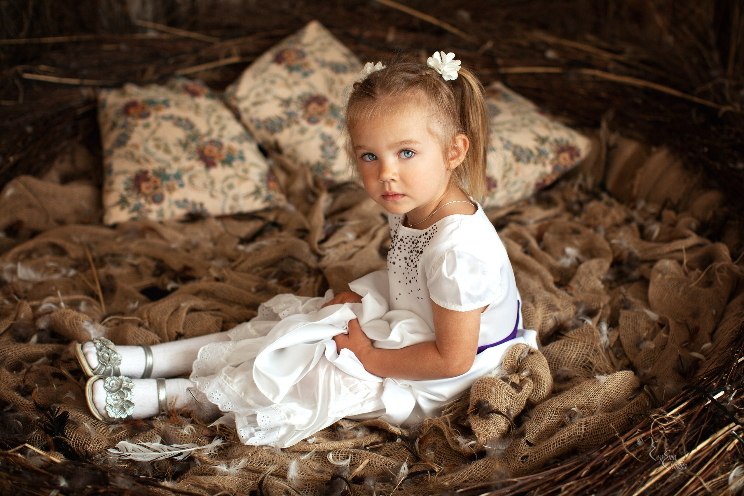 В студийном интерьере. Семейный и портретный фотограф в Санкт-Петербурге Евгения Елемена