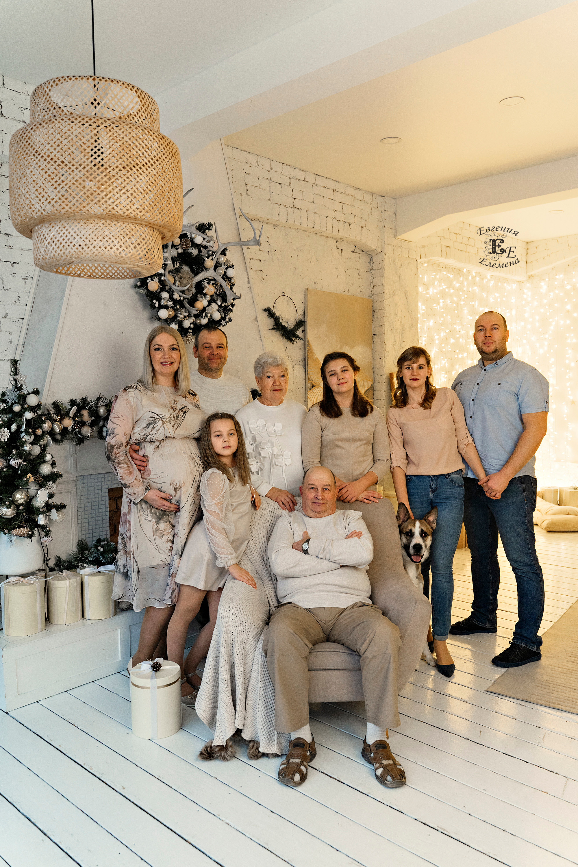 В студийном интерьере. Семейный и портретный фотограф в Санкт-Петербурге Евгения Елемена
