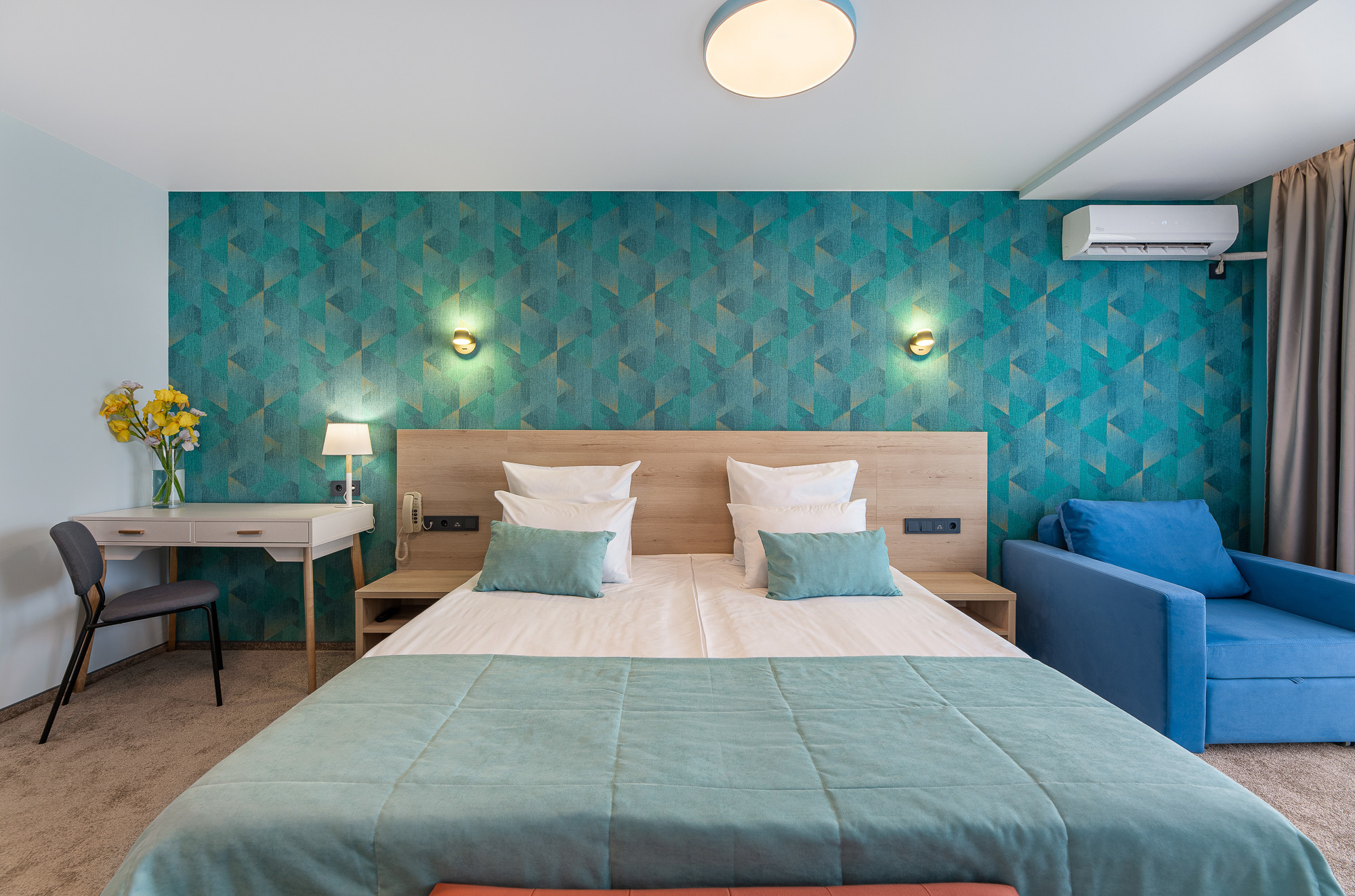 Renatphoto-Фотограф в Анапе, снимаю интерьеры отелей под ключ. Профессиональная фотосъёмка интерьеров, предметная фотосессия еды для меню г. Анапа