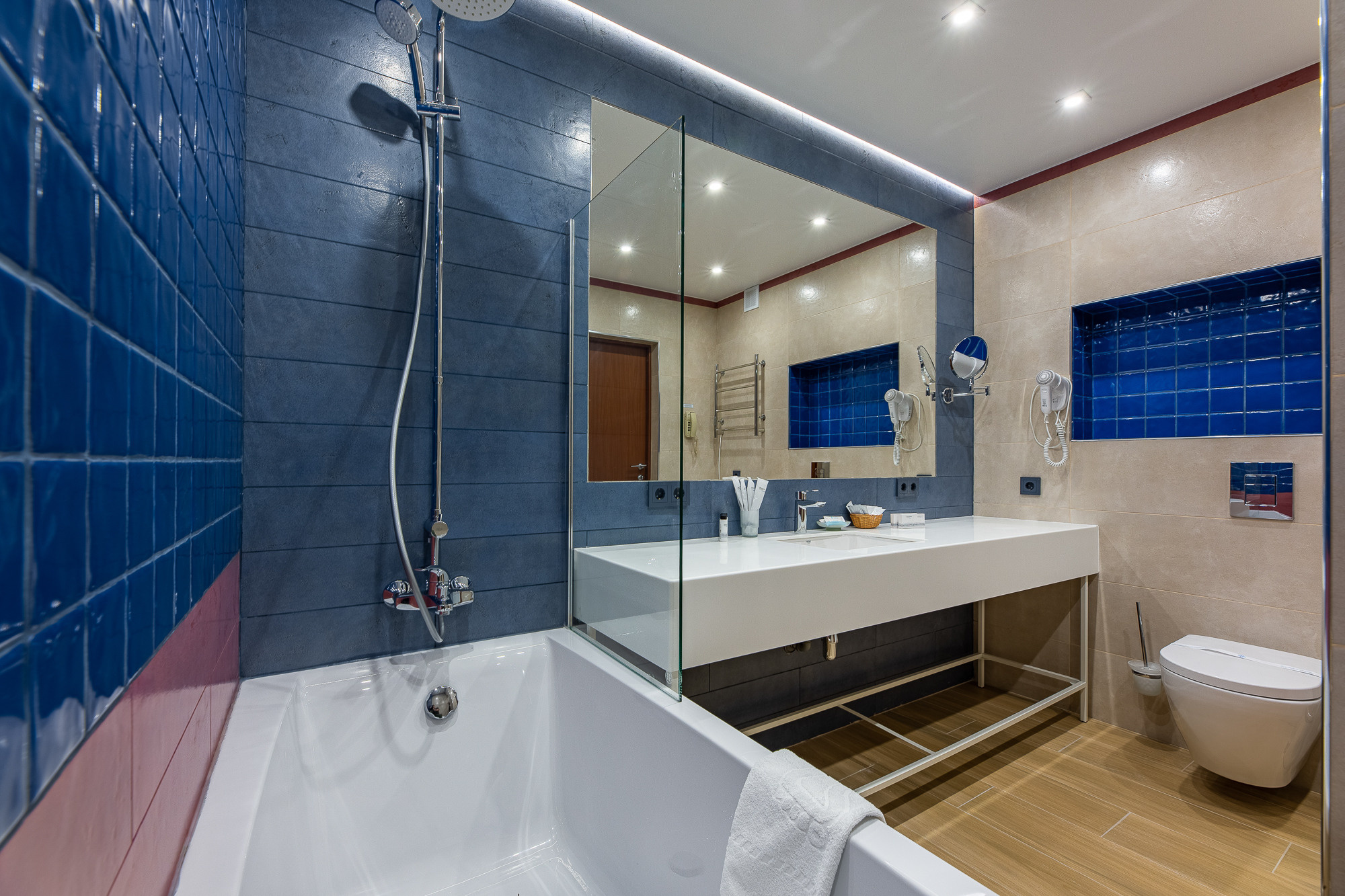 Renatphoto-Фотограф в Анапе, снимаю интерьеры отелей под ключ. Профессиональная фотосъёмка интерьеров, предметная фотосессия еды для меню г. Анапа