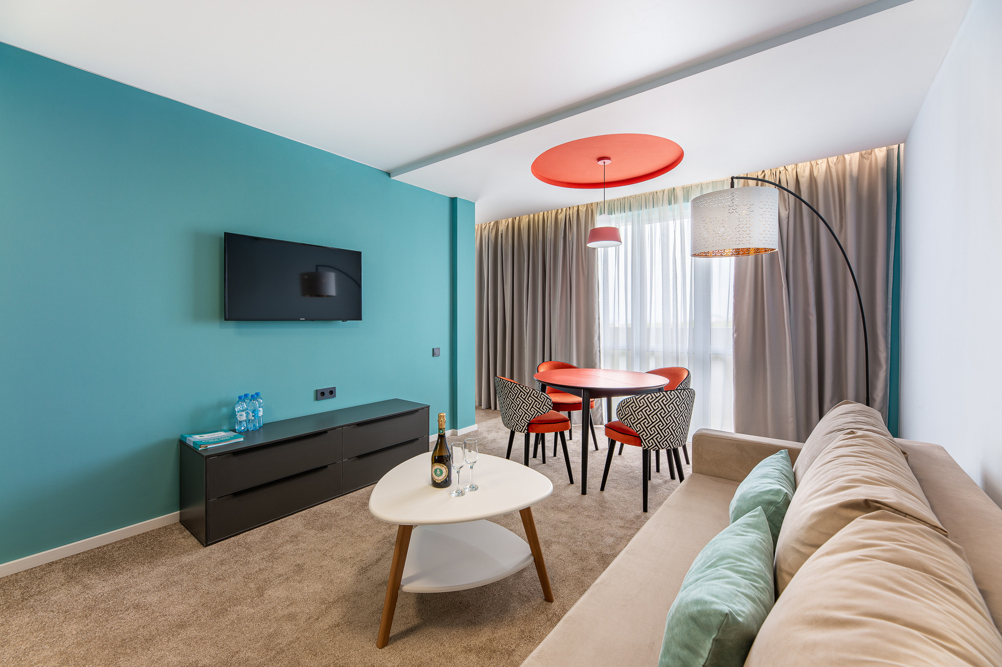 Renatphoto-Фотограф в Анапе, снимаю интерьеры отелей под ключ. Профессиональная фотосъёмка интерьеров, предметная фотосессия еды для меню г. Анапа