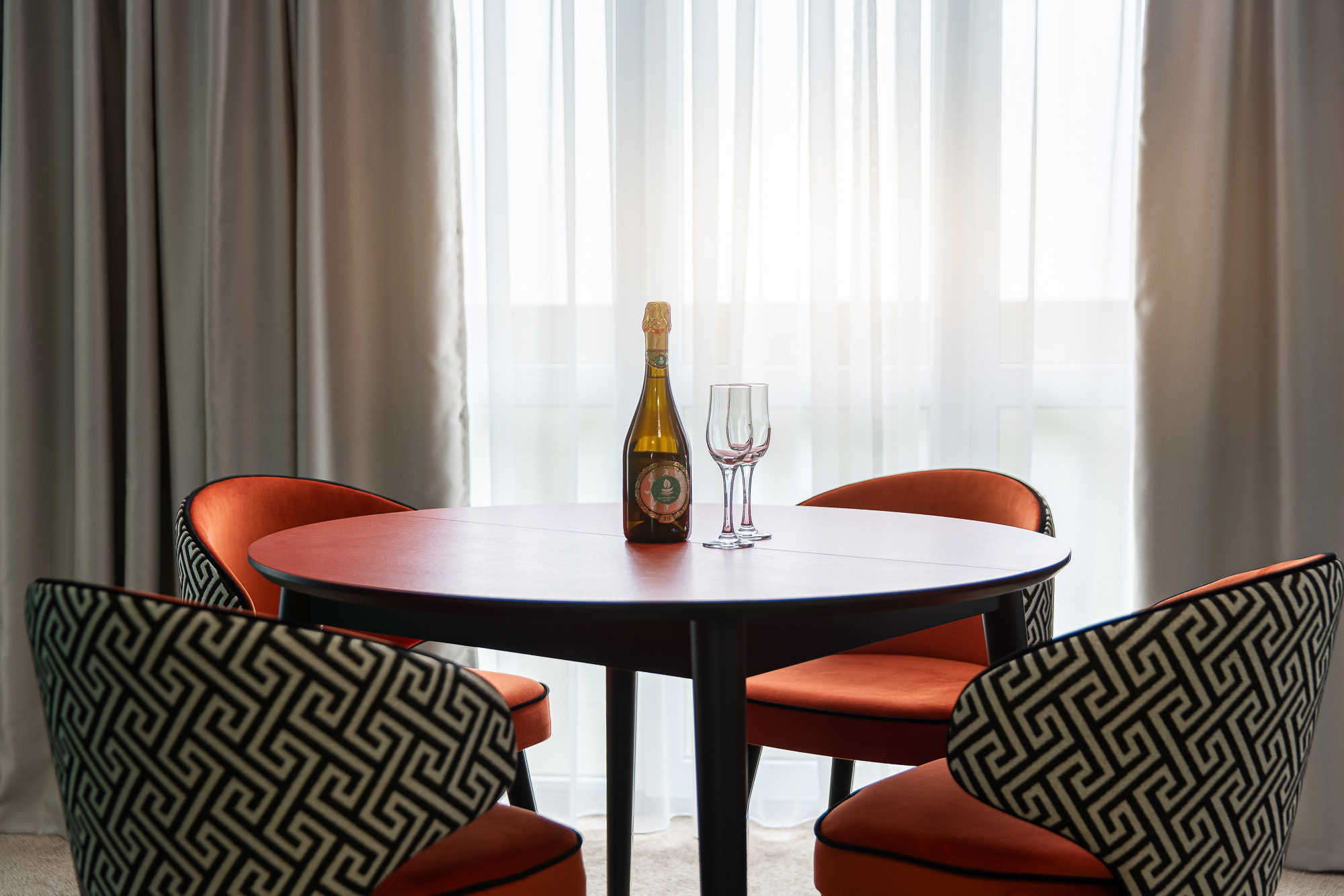 Renatphoto-Фотограф в Анапе, снимаю интерьеры отелей под ключ. Профессиональная фотосъёмка интерьеров, предметная фотосессия еды для меню г. Анапа