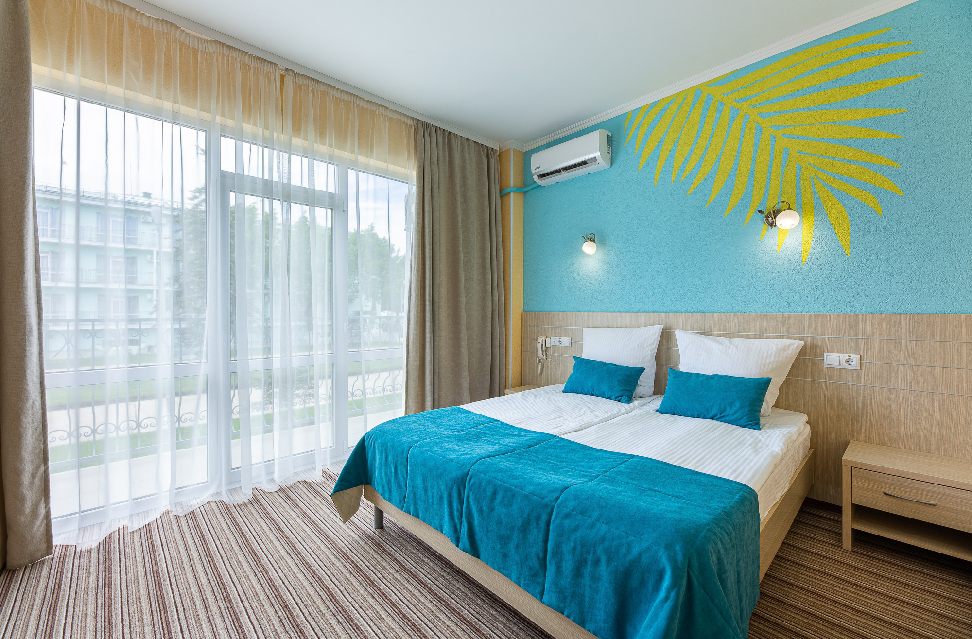 Renatphoto-Фотограф в Анапе, снимаю интерьеры отелей под ключ. Профессиональная фотосъёмка интерьеров, предметная фотосессия еды для меню г. Анапа