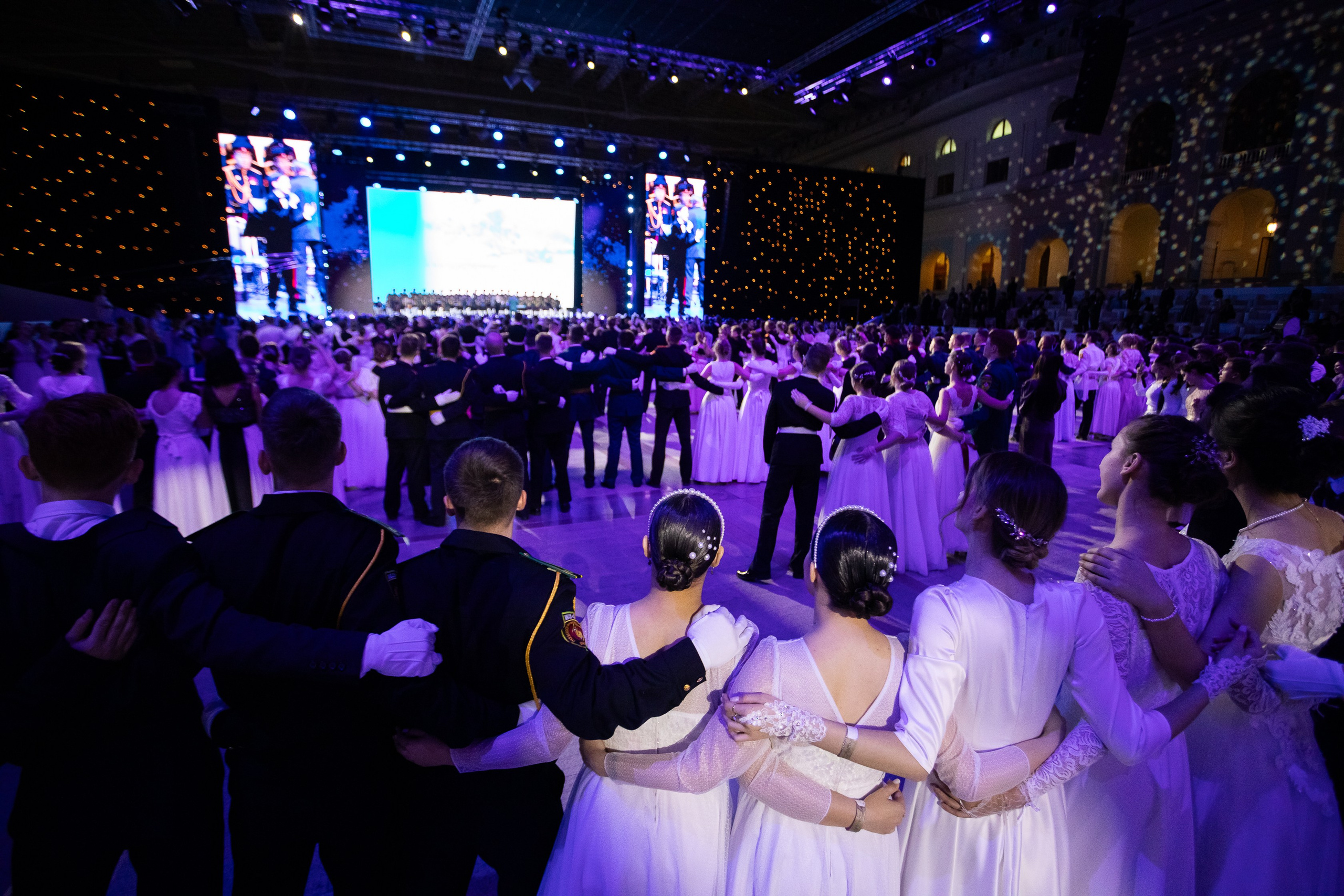 Кадетский бал. VICTOR SAPOZHNIKOV