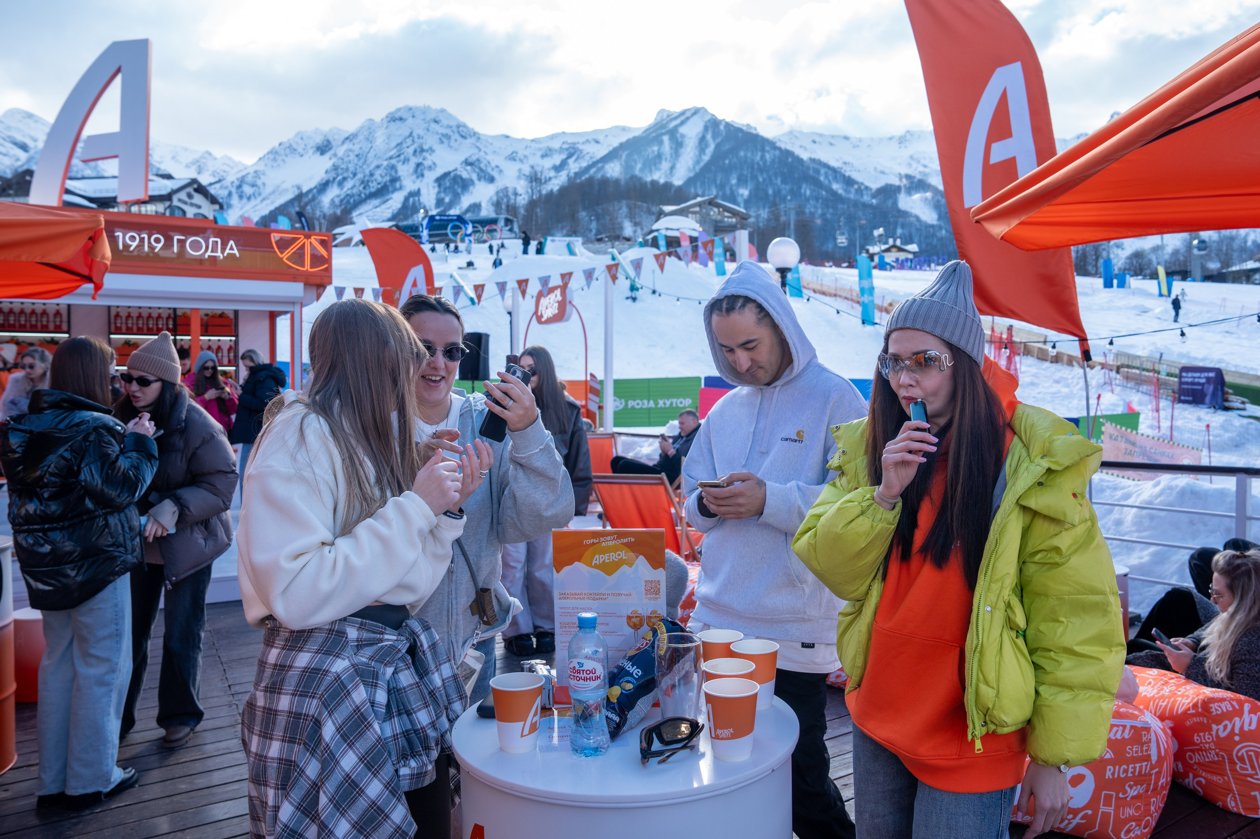 Фотоотчет партнерской интеграции Aperol Spritz на Роза Фест 2025. Репортажный фотограф в Красной Поляне и Сочи Павлюченко Екатерина