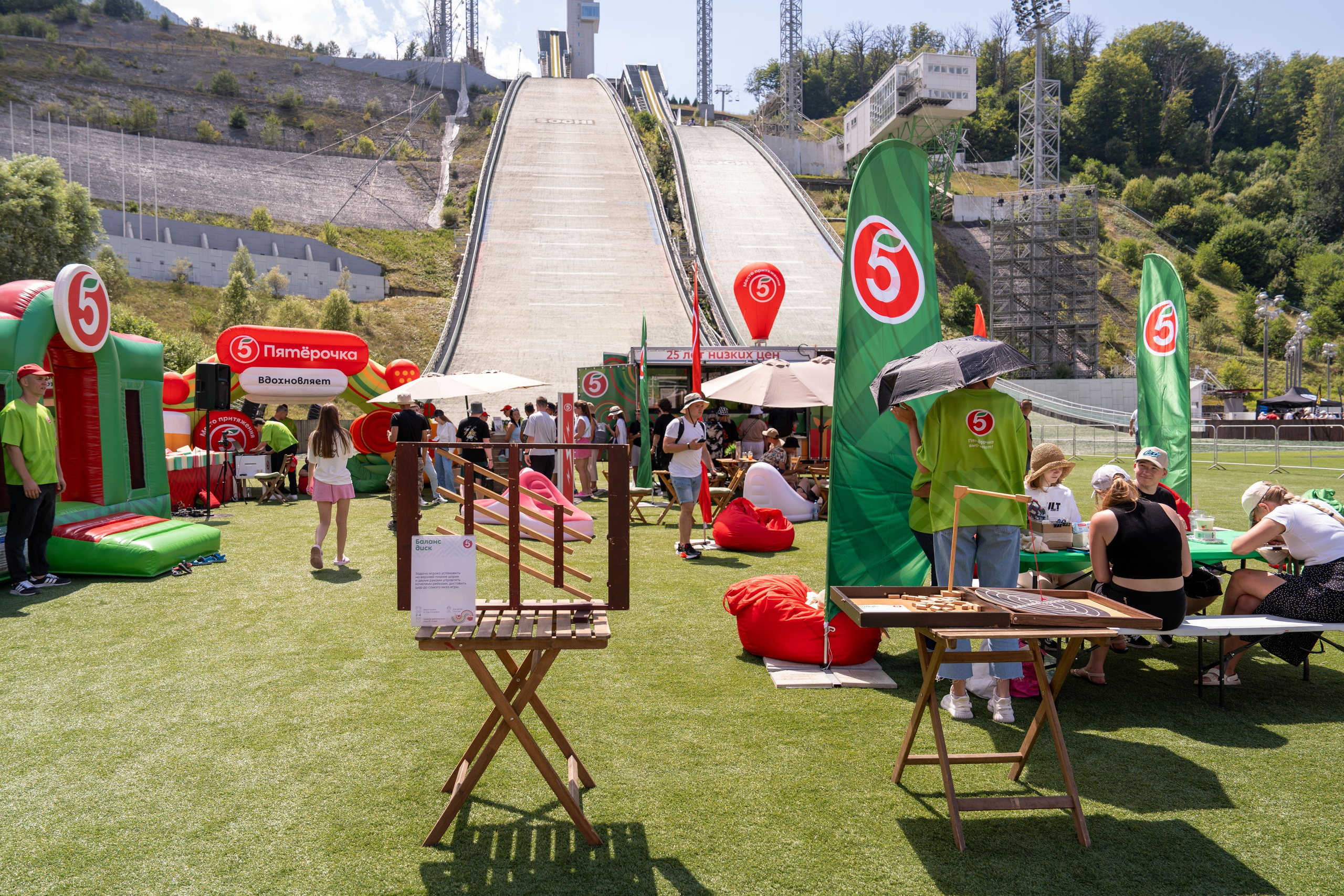 Фотоотчет партнеской интеграции для сети «Пятерочка» на фестивале «Grounded». Репортажный фотограф в Красной Поляне и Сочи Павлюченко Екатерина
