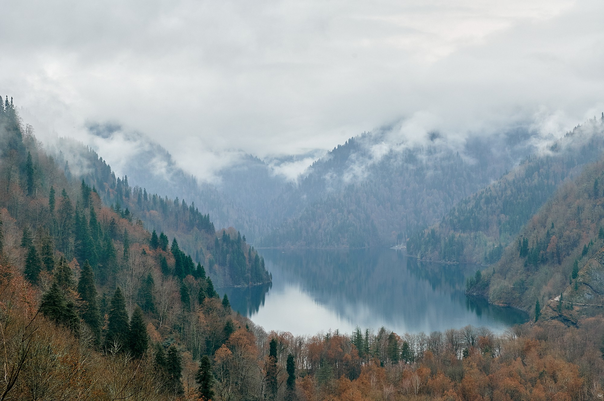 Озеро Рица, Абхазия. Декабрь 2024. Фотографии отовсюду и обо всем