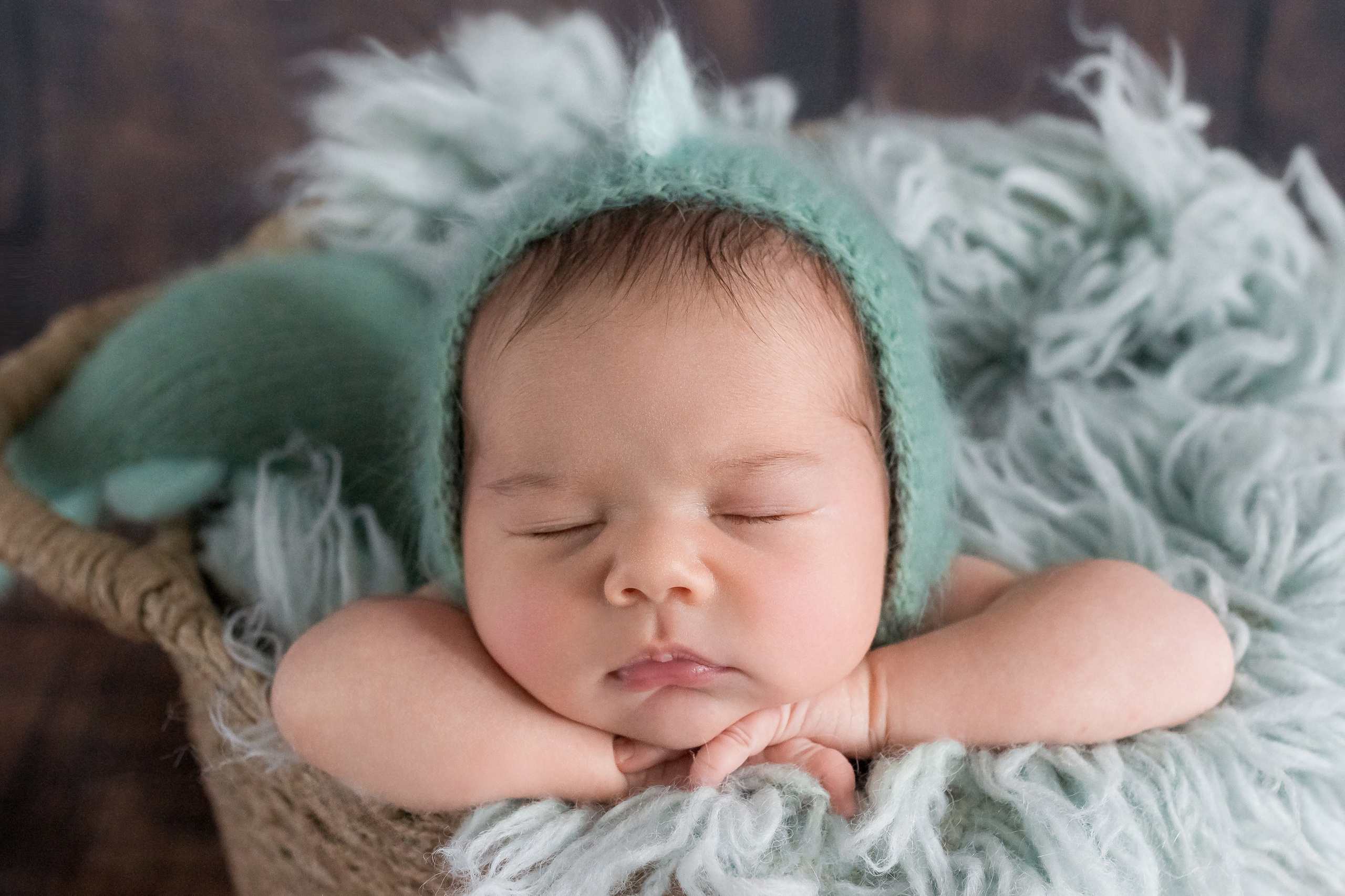 Семейная фотосессия чудесной новорождённой