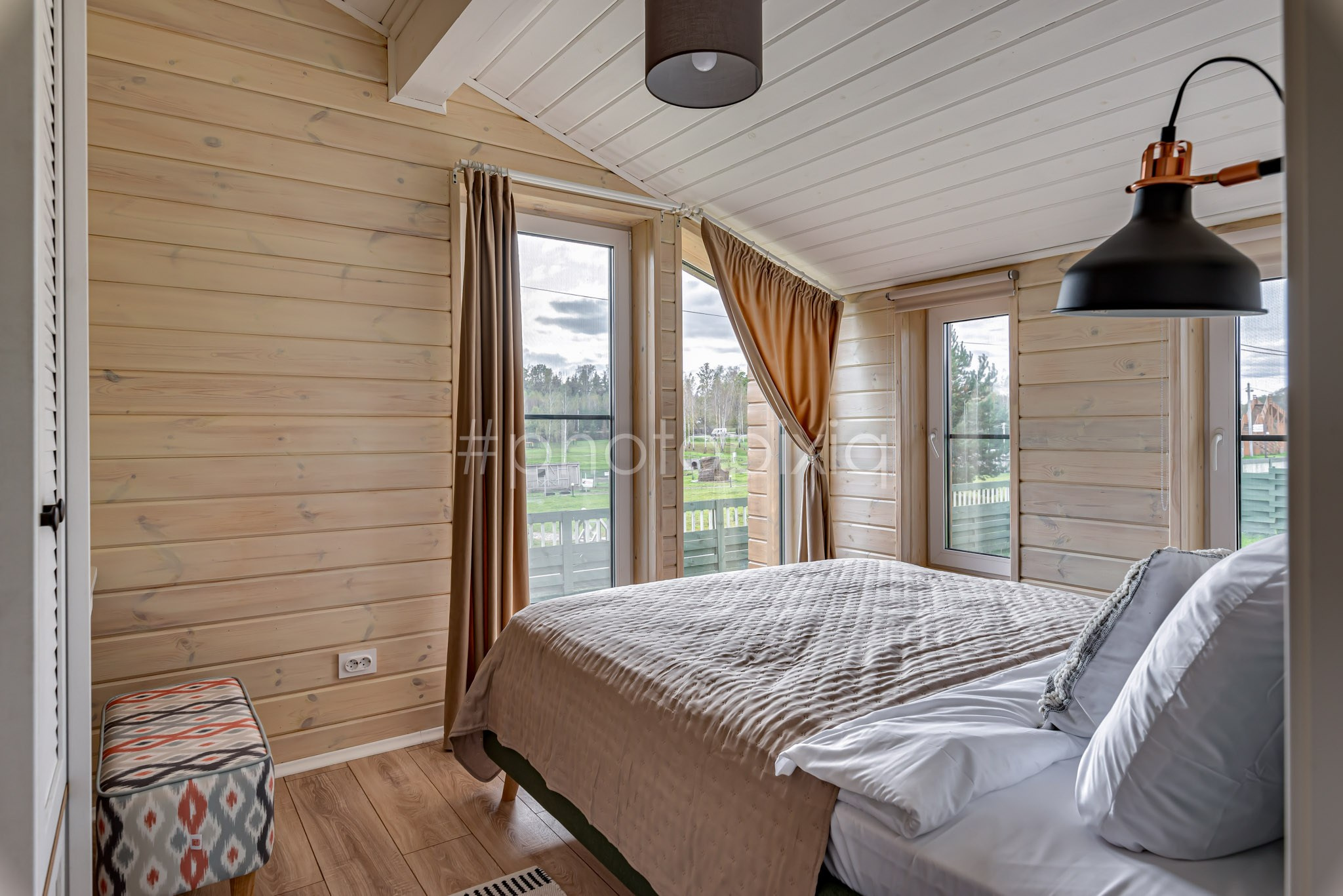 Съёмка загородного дома для аренды в ДПК Большие Всходы. Интерьерная съёмка и виртуальные туры — Интерьерный фотограф Кузнецов Сергей (photopixiq)