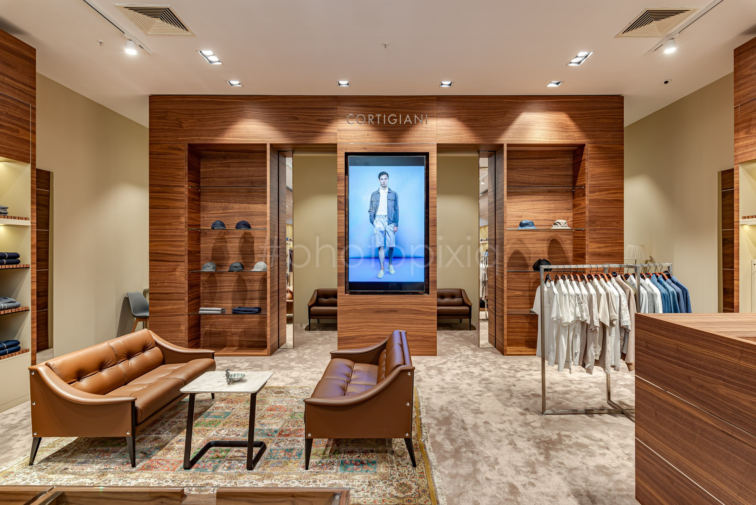 Интерьерная съёмка магазина одежды CORTIGIANI. Интерьерная съёмка и виртуальные туры — Интерьерный фотограф Кузнецов Сергей (photopixiq)