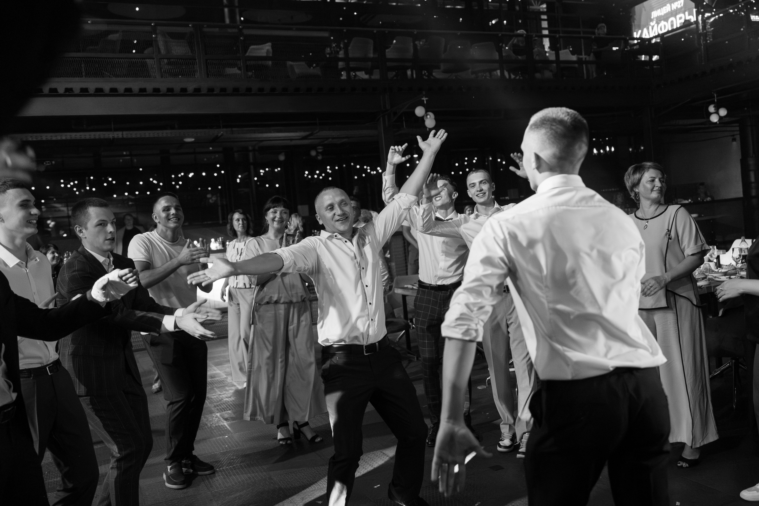 Выпускной лицея 27 (вечеринка). Свадебный и репортажный фотограф Элина Козырьянова