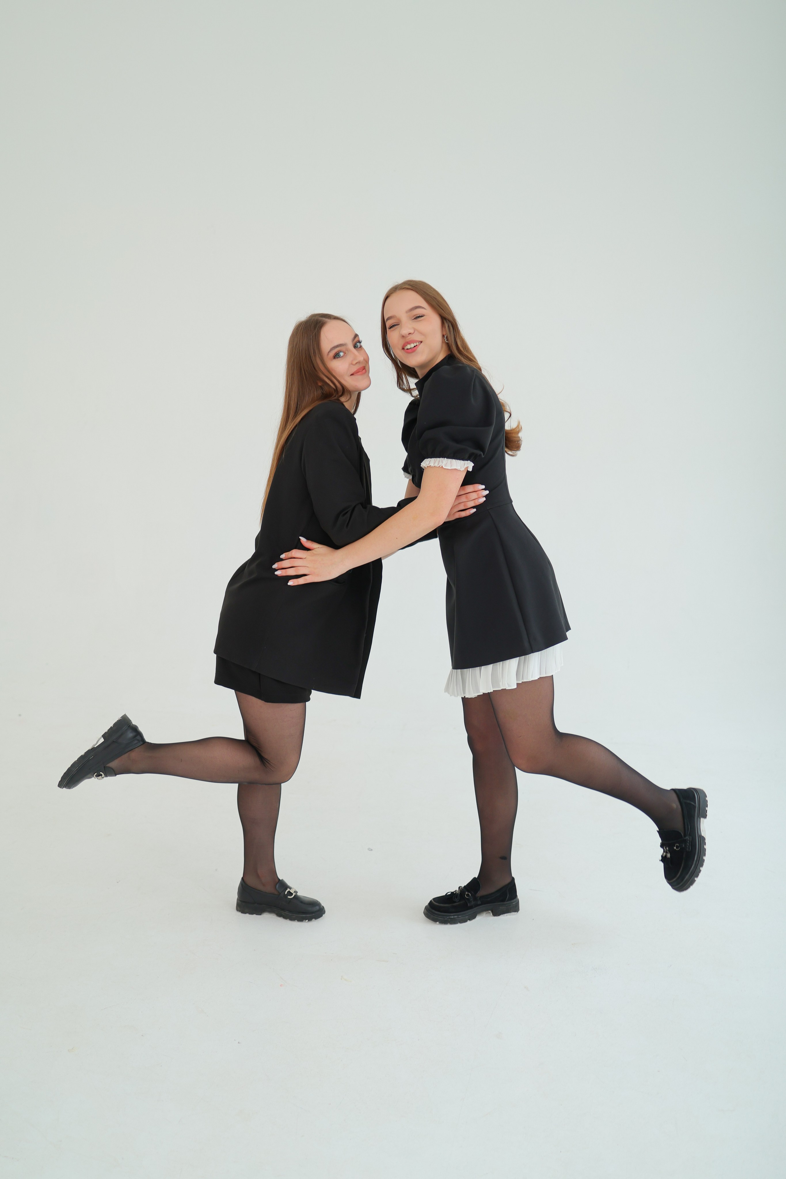 Циклорама 11 класс. Семейный фотограф Тюмень, фотограф на роды Салмина Мария