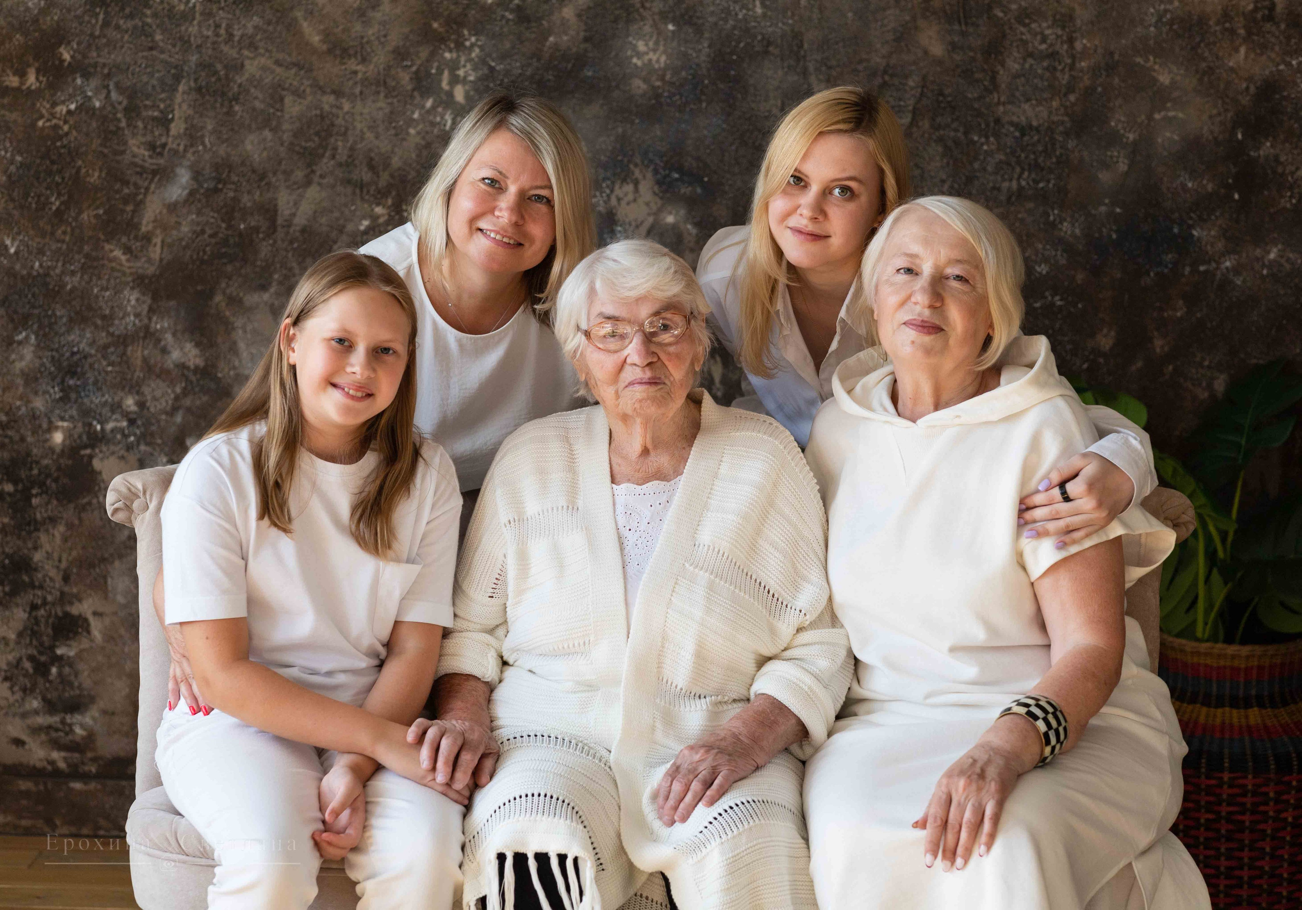 Фотосессия нескольких поколений женщин одной семьи. Фотограф Ерохина Светлана — фотосессии в Екатеринбурге