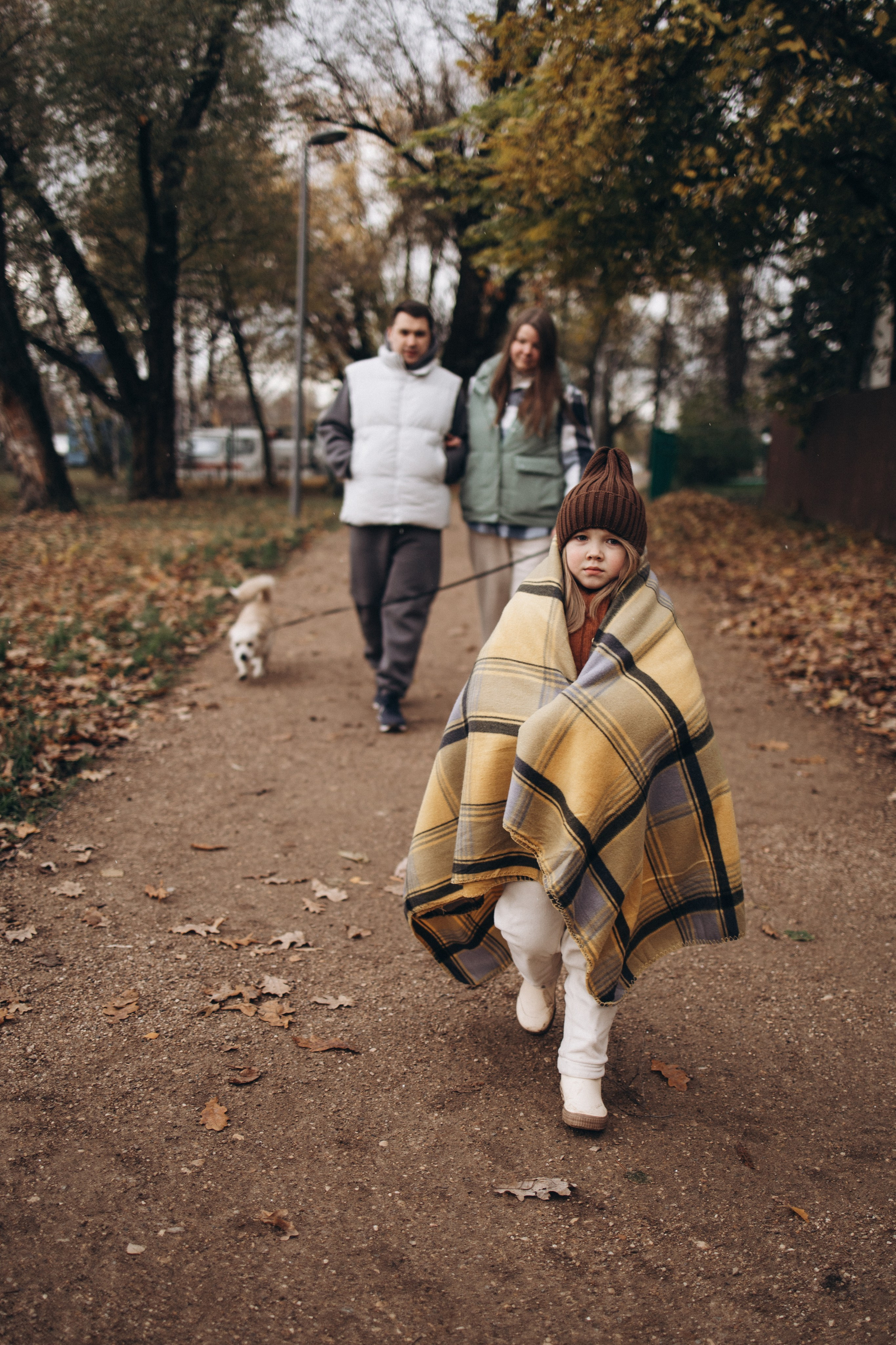 Осенняя прогулка в парке. Женя, Таня, Лера и Сэм. Семейный и детский фотограф в Москве Маргарита Сереброва