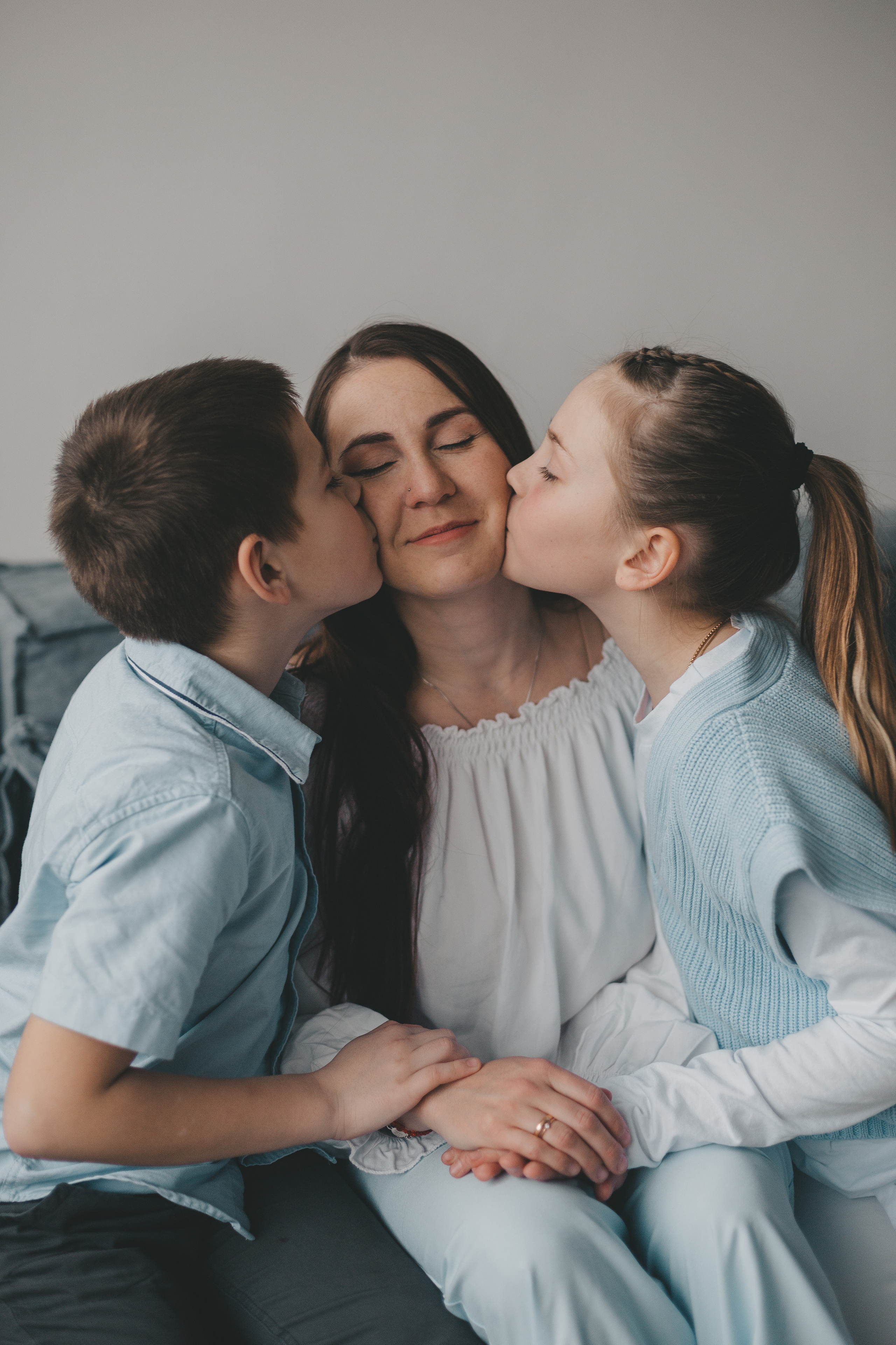 Большая семья в фотостудии. Фотограф Андреева Юлия. Москва