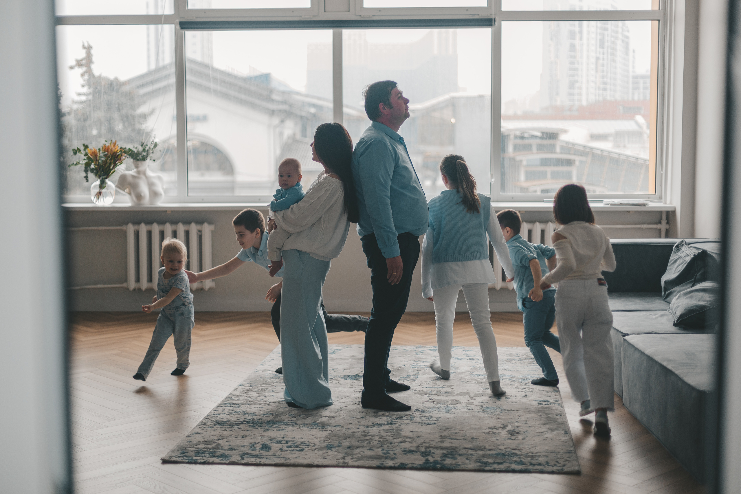 Большая семья в фотостудии. Фотограф Андреева Юлия. Москва