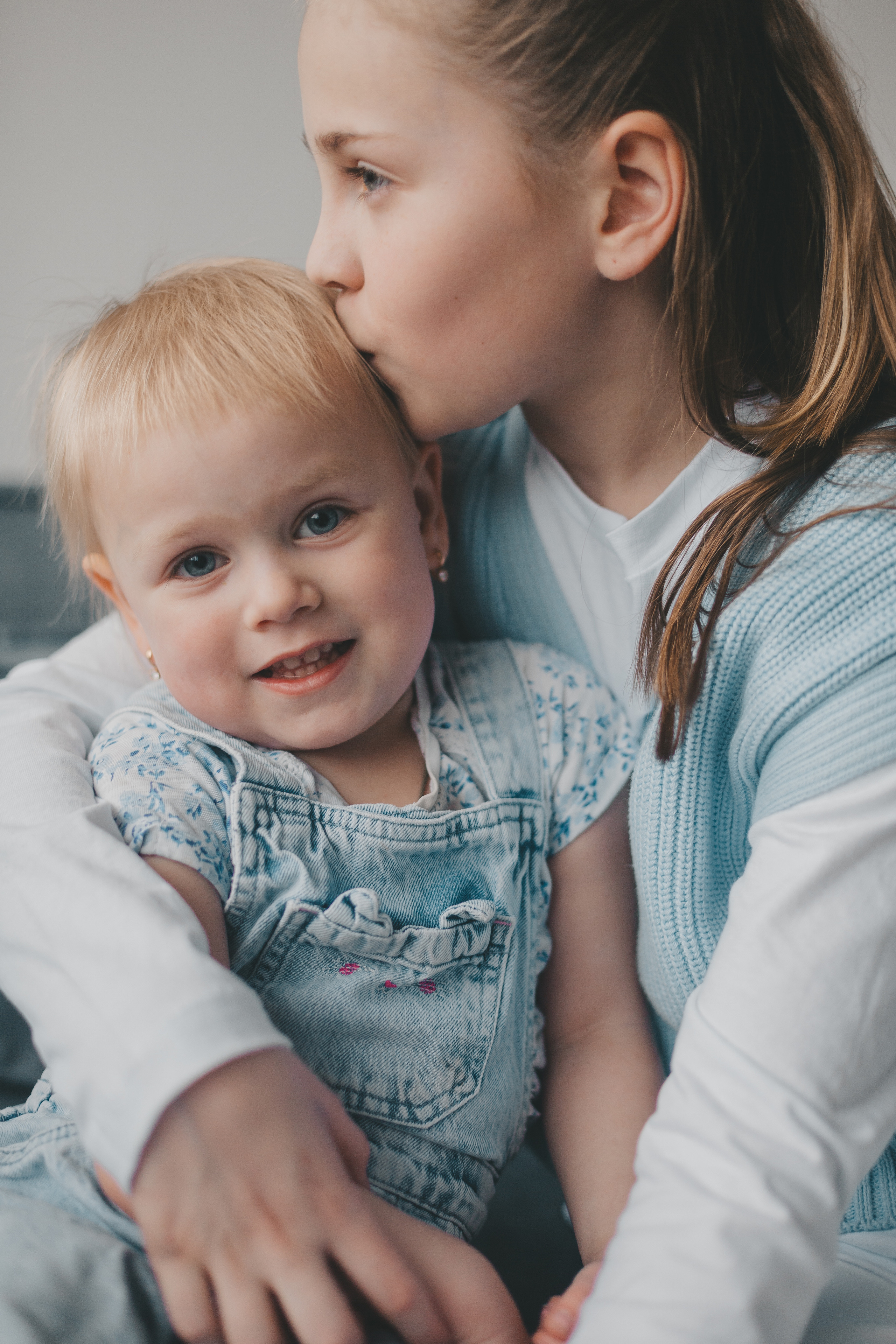Большая семья в фотостудии. Фотограф Андреева Юлия. Москва