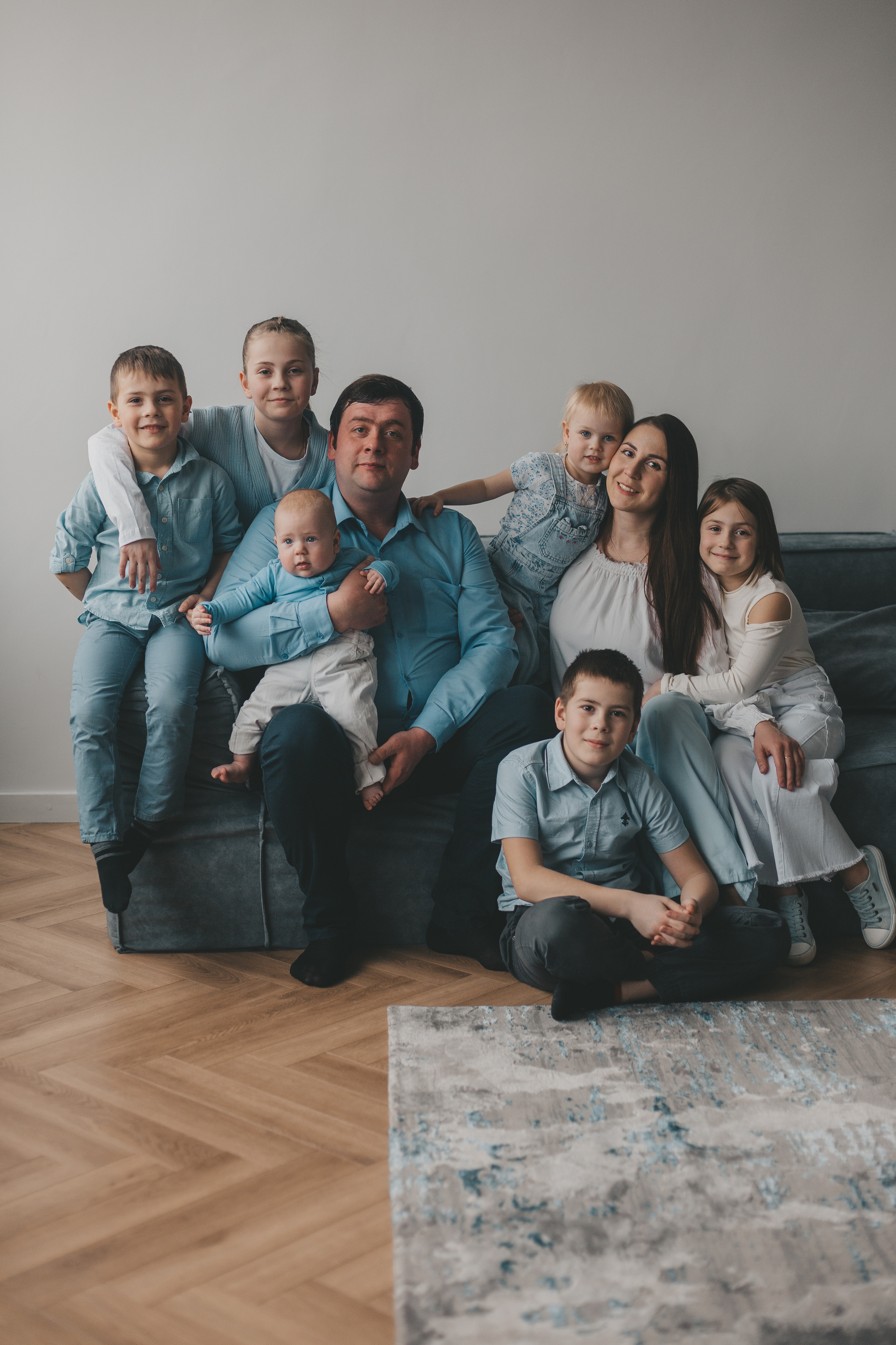 Большая семья в фотостудии. Фотограф Андреева Юлия. Москва