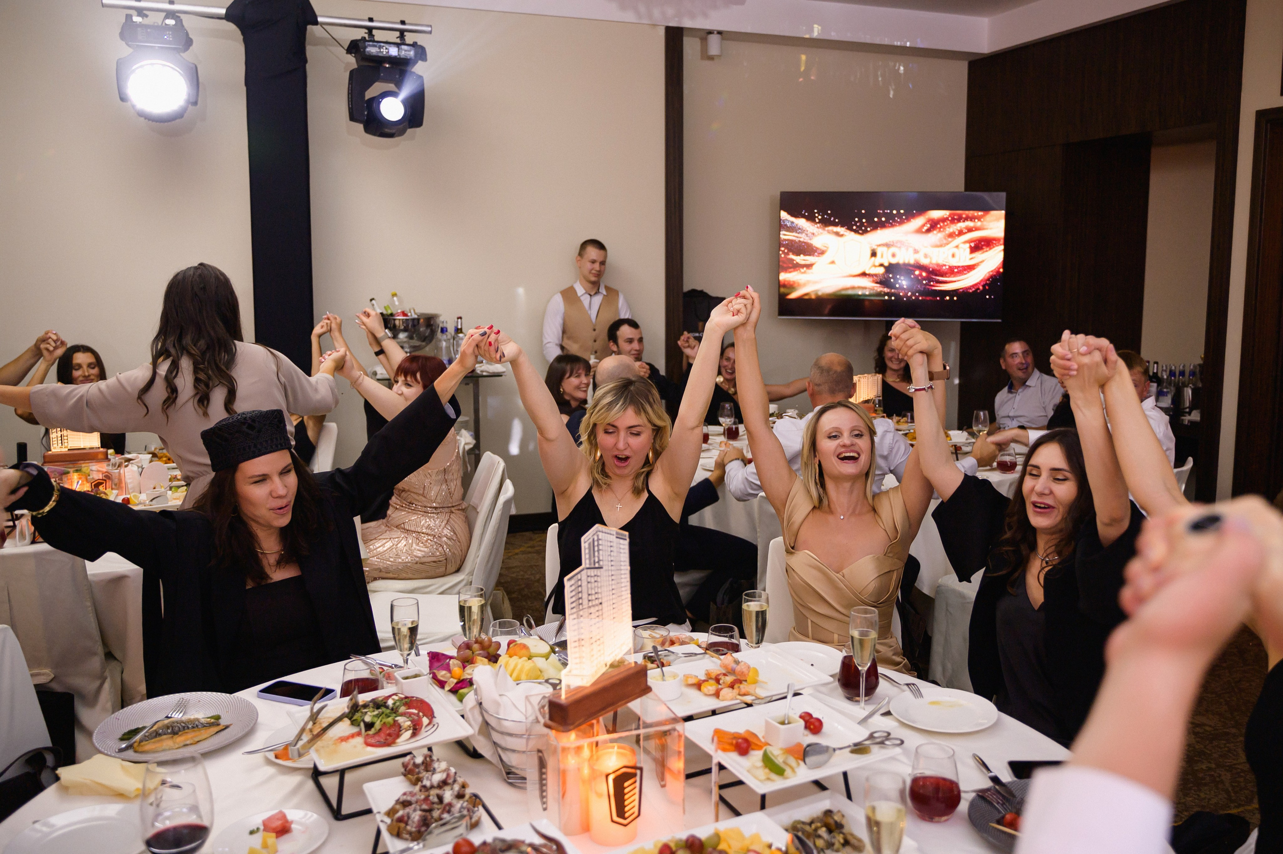 ДОМ-СТРОЙ. Свадебный фотограф в Новосибирске Алена Цизман