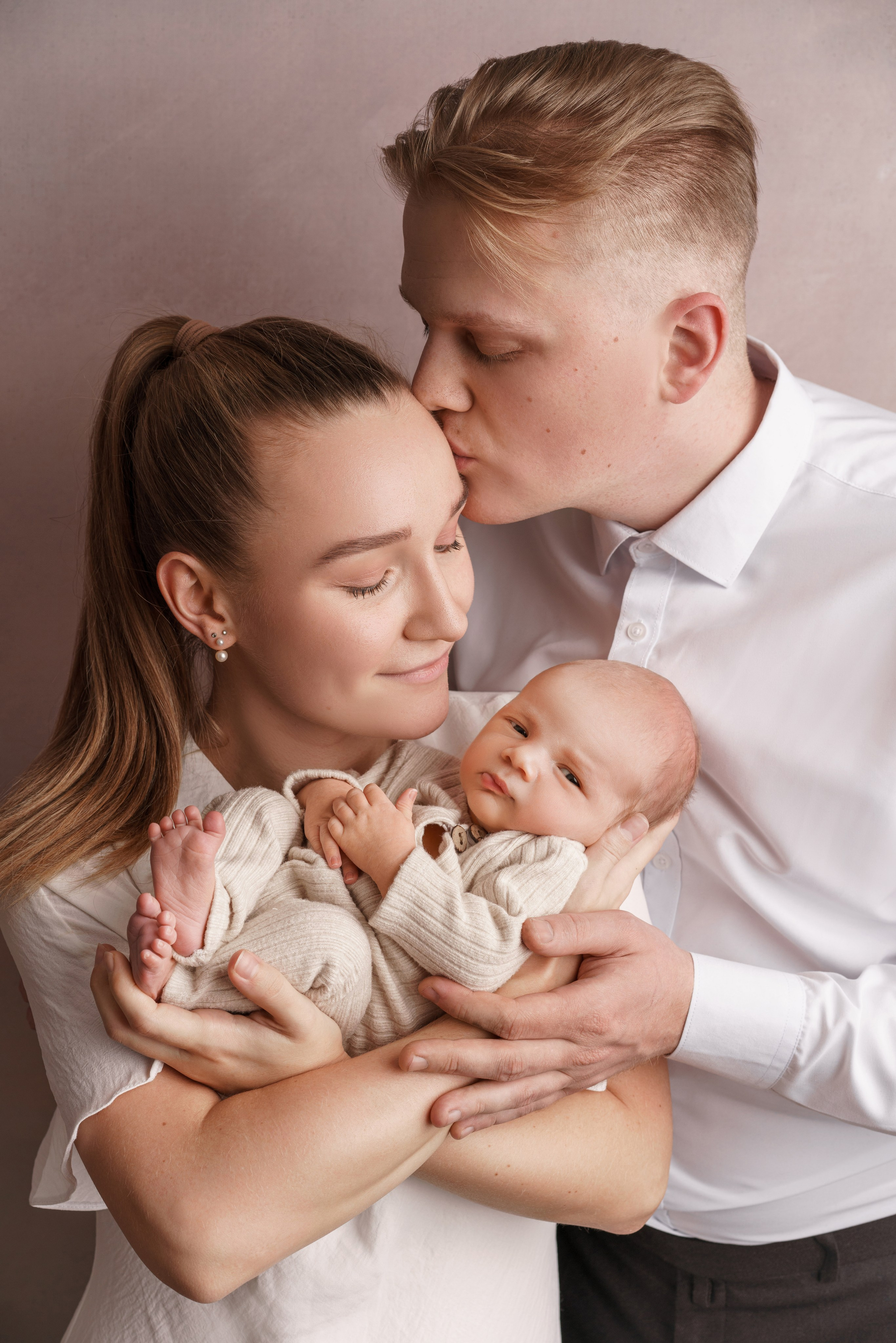 Семейные фотосессии с новорожденными | Трогательные кадры малышей и их близких в Москве и МО. Фотосессия новорожденных в Москве и Московской области | Профессиональный фотограф newborn — Татьяна Иванова