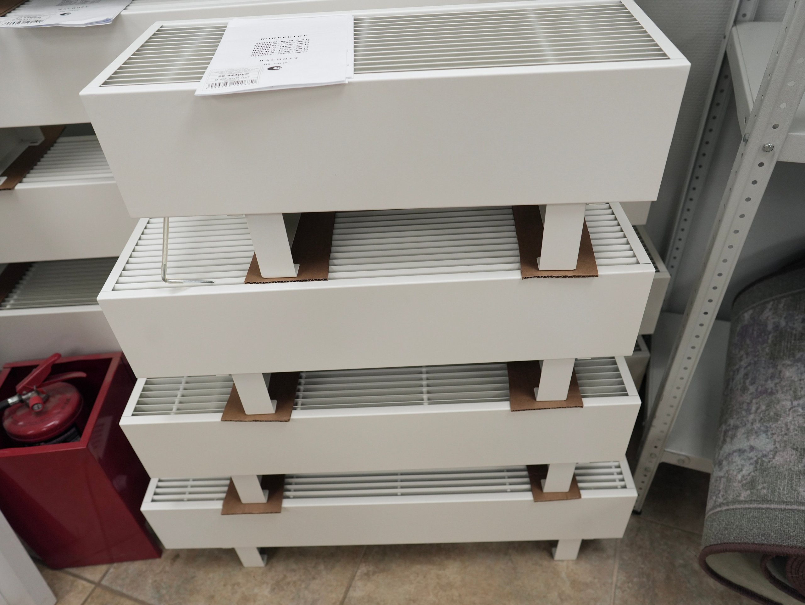 Напольные радиаторы водяные Isoderm Коралл. Строительный магазин низких цен Экономкин