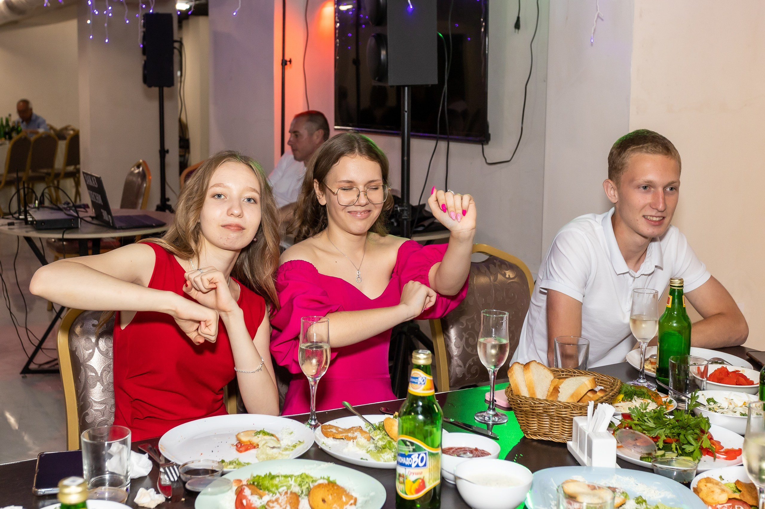 Вручение аттестата и выпускной вечер. Выпускные альбомы Майкоп, Краснодар Елена Золотарева