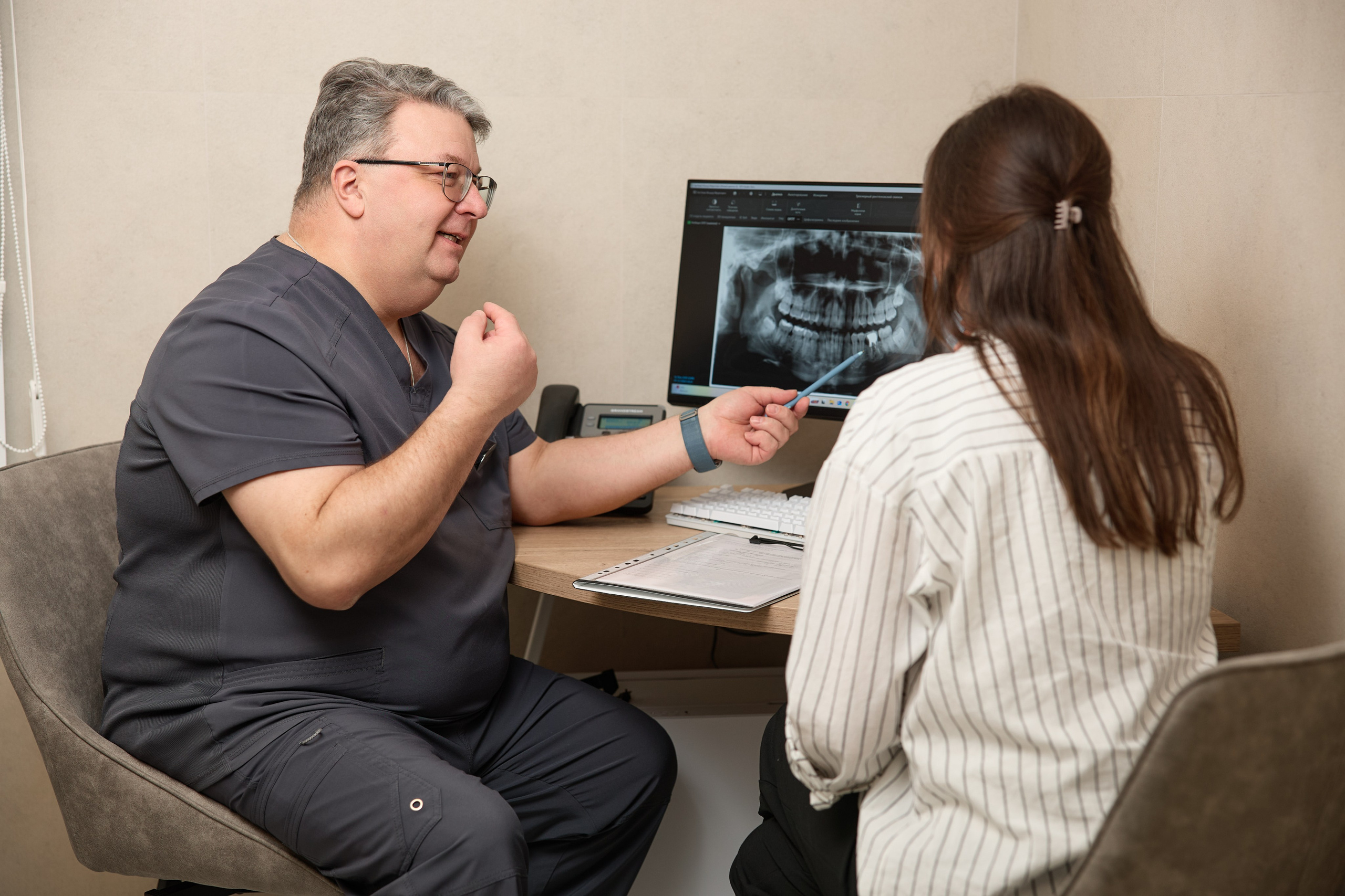 Фотосессия стоматологии Шустовы в Екатеринбурге. Фотограф для бизнеса Константин Брусницын в Екатеринбурге