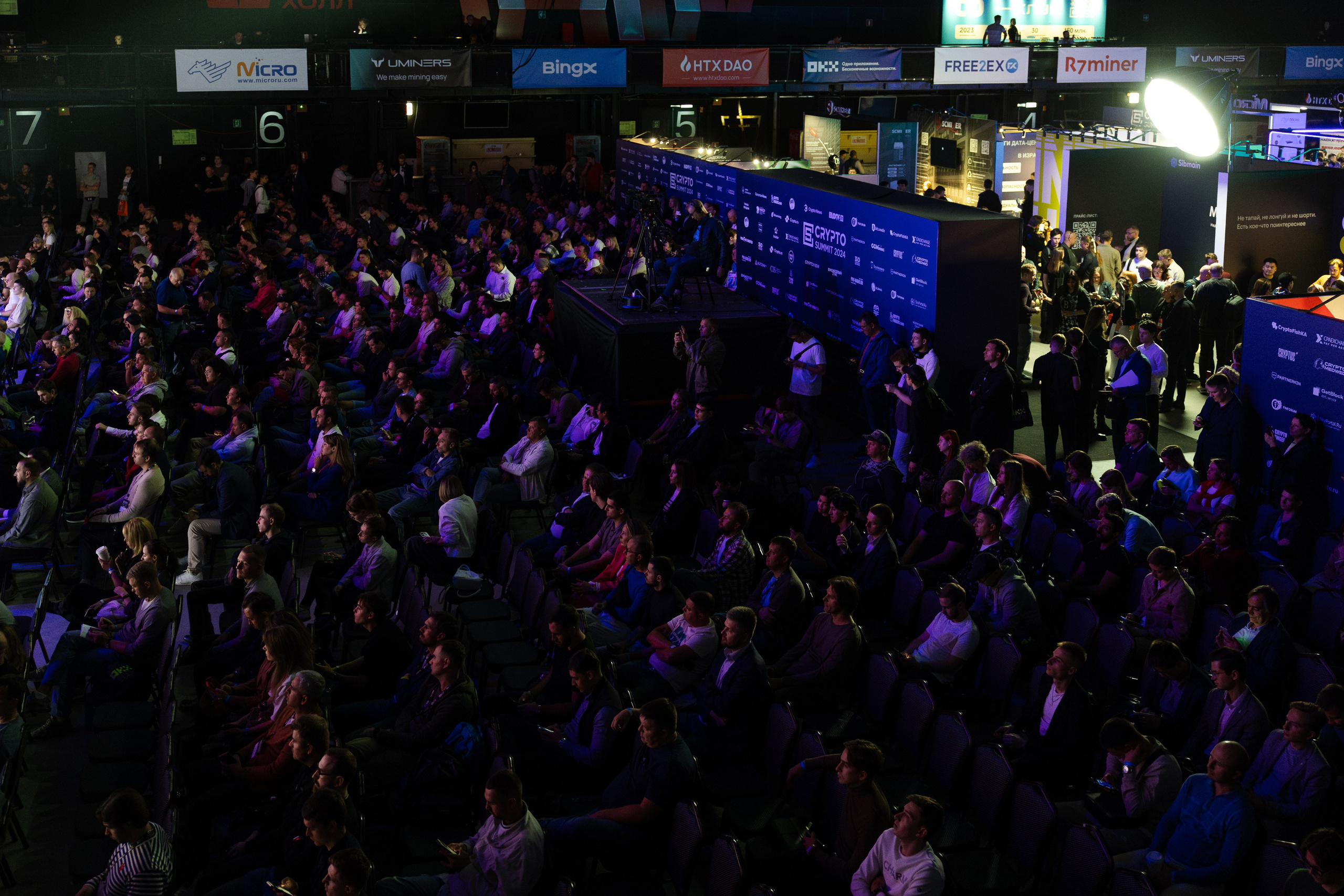 Crypto Summit. Свадебный репортажный фотограф в Москве