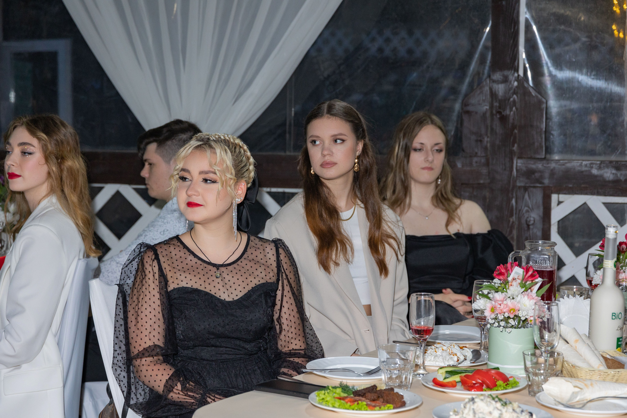 Выпускной вечер на базе отдыха Жемчужина. Выпускные альбомы во Владивостоке