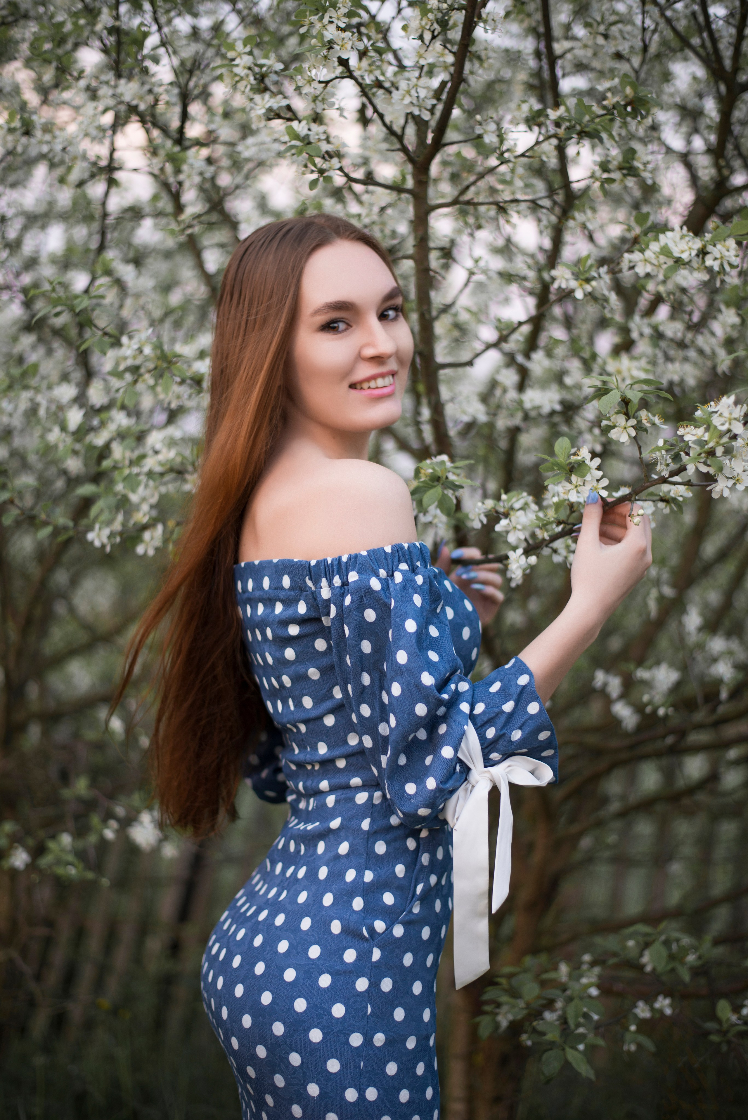 В яблонях. Творческий фотограф Вологда