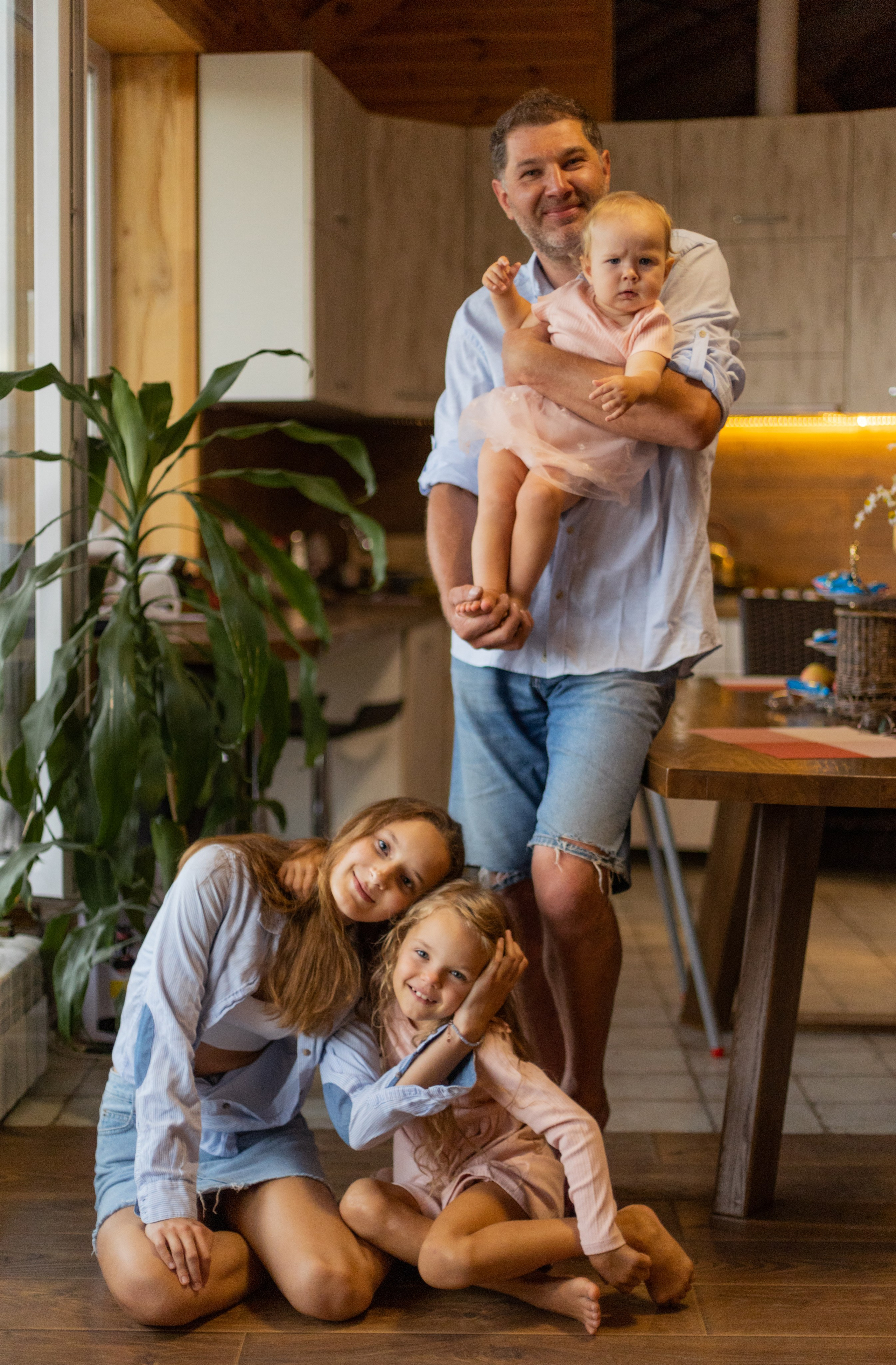 Евгений с семьей. Главная